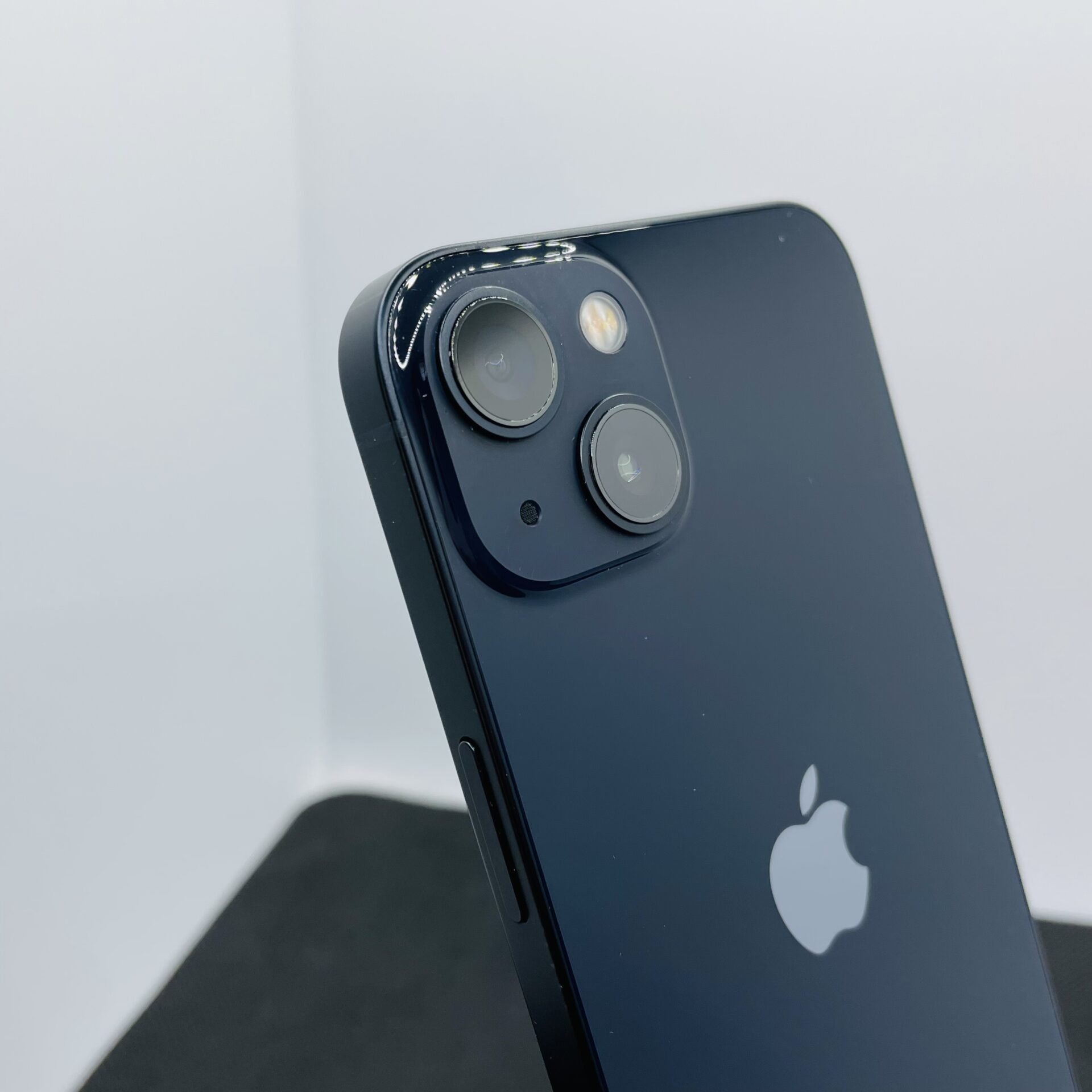 Apple iPhone 13 128GB Midnight - (Grade B) - Image 10