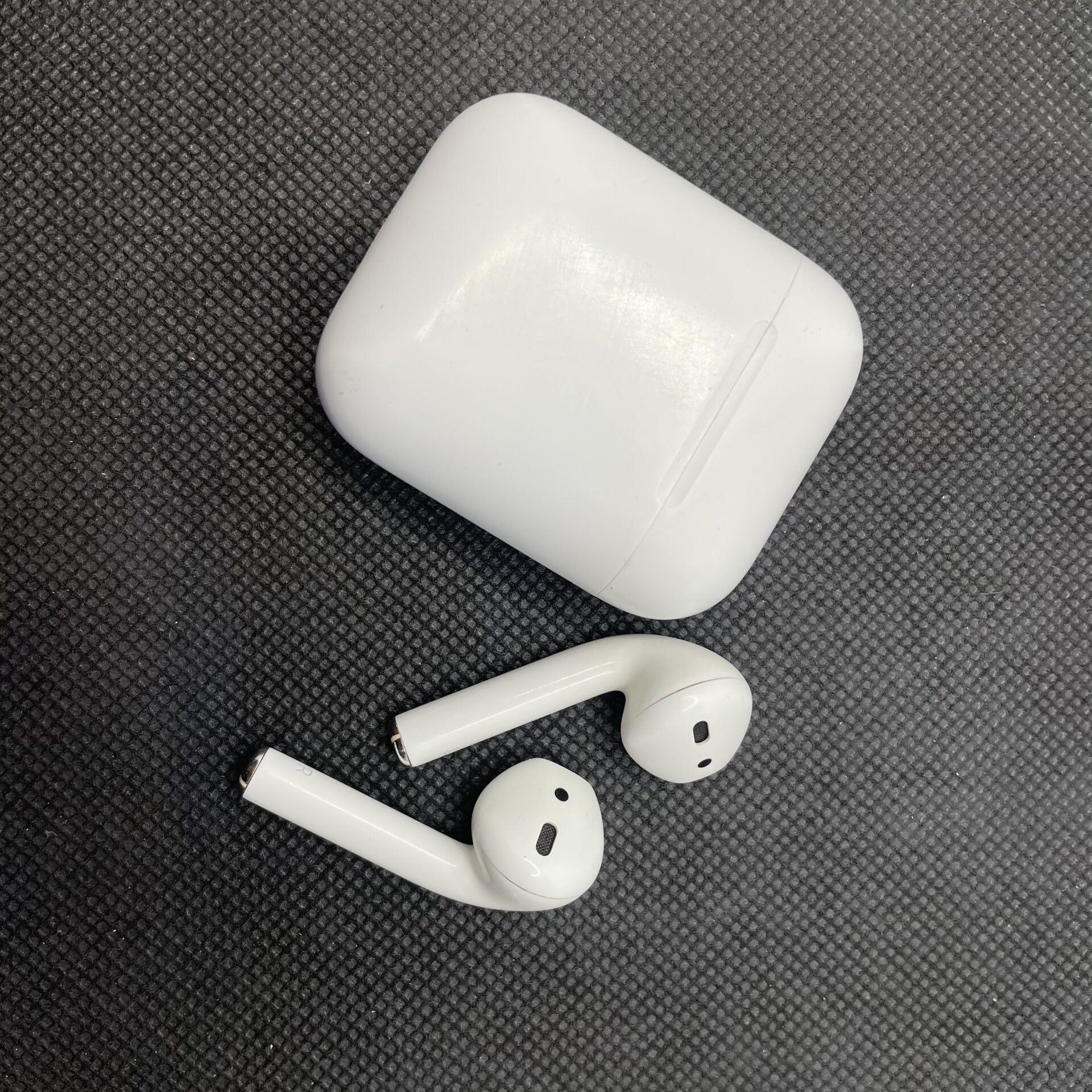 Apple AirPods 2nd Gen White - Image 2