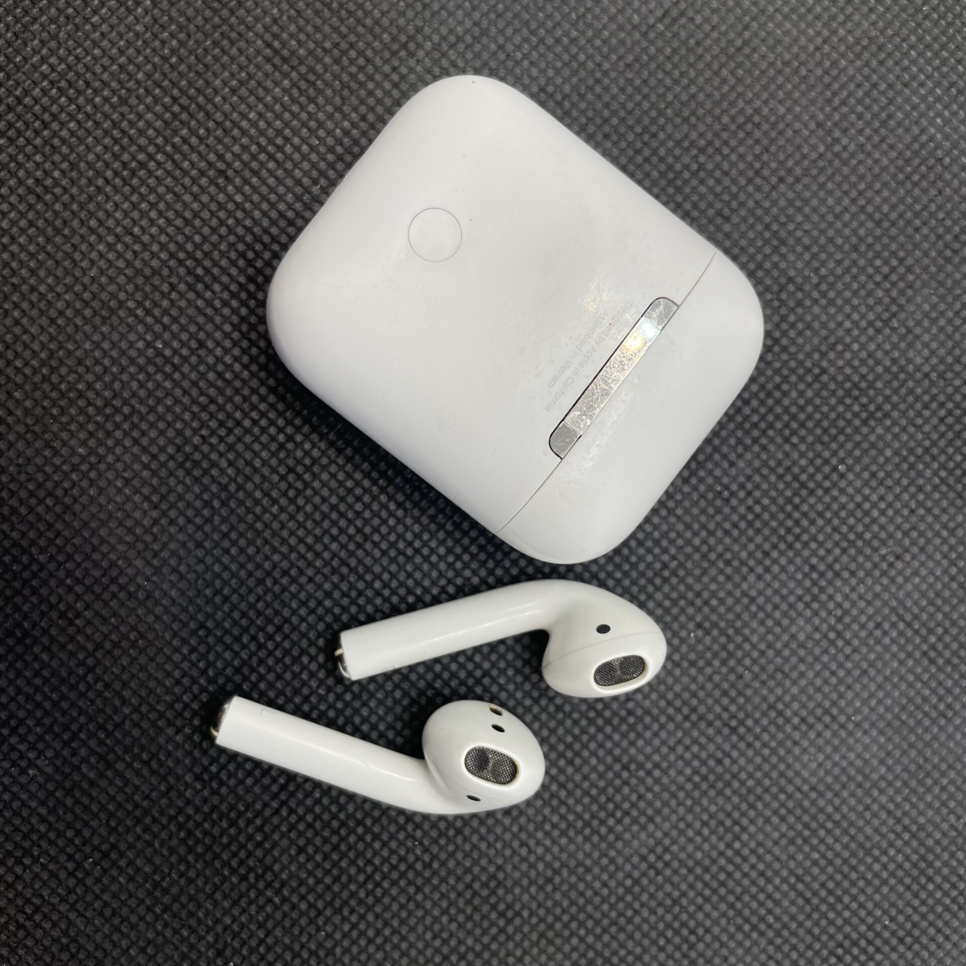 Apple AirPods 2nd Gen White - Image 3