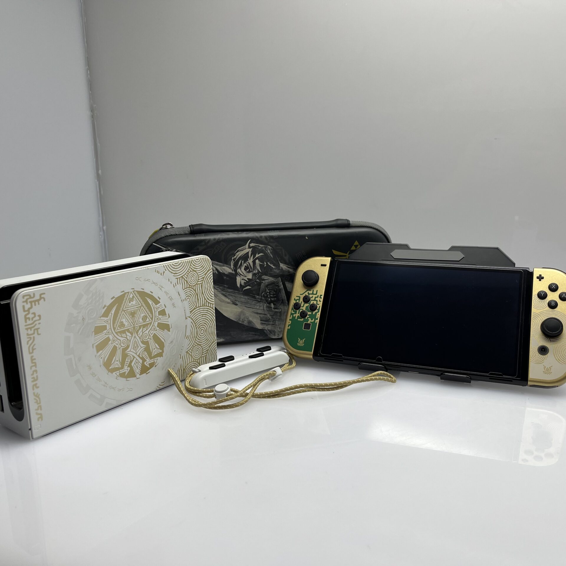 Nintendo Switch OLED 64GB The Legend of Zelda:Tears of the Kingdom Edition + Accessories - (Grade B) - Image 8