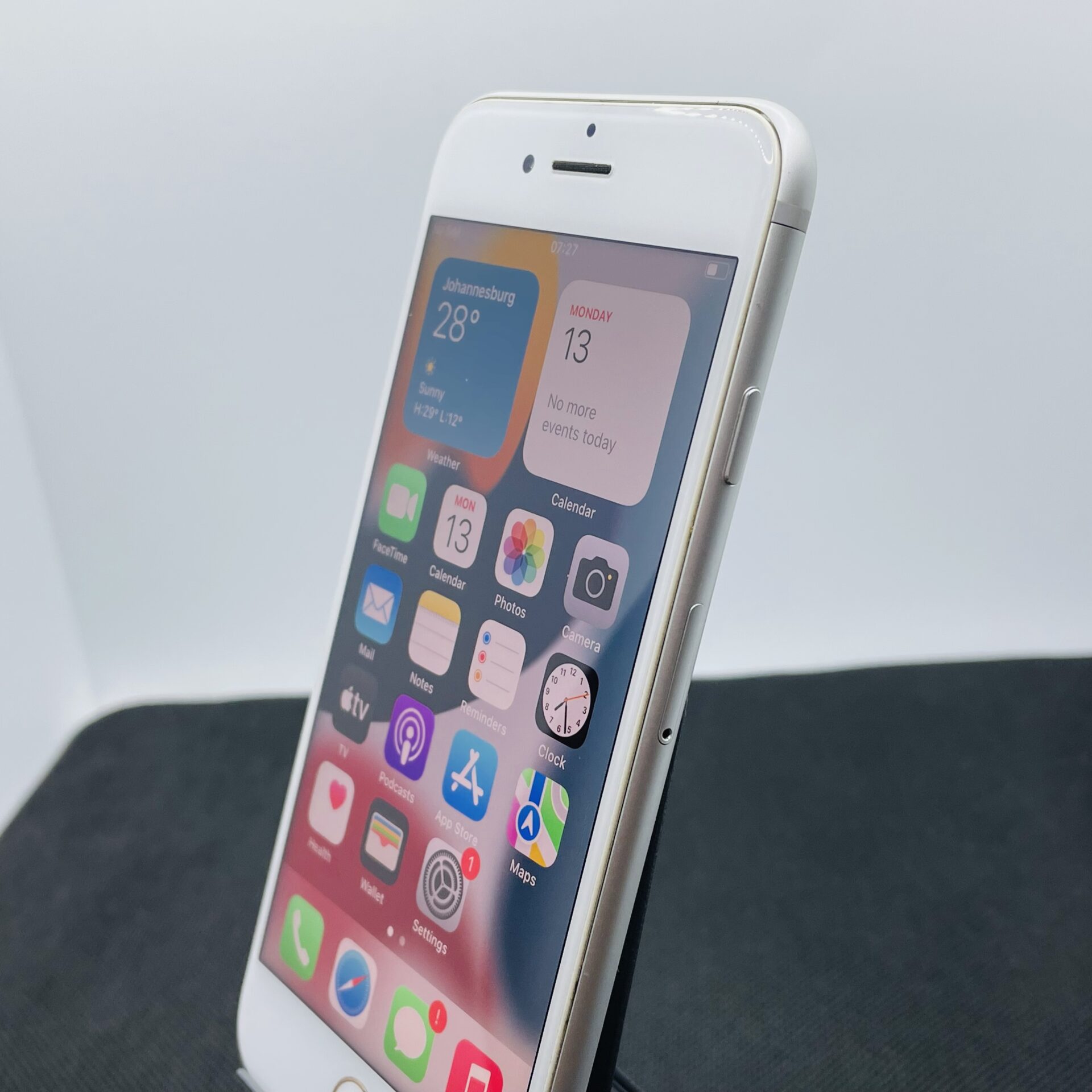 Apple iPhone 7 128GB Silver – Cracked Home Button | Epic Deals SA