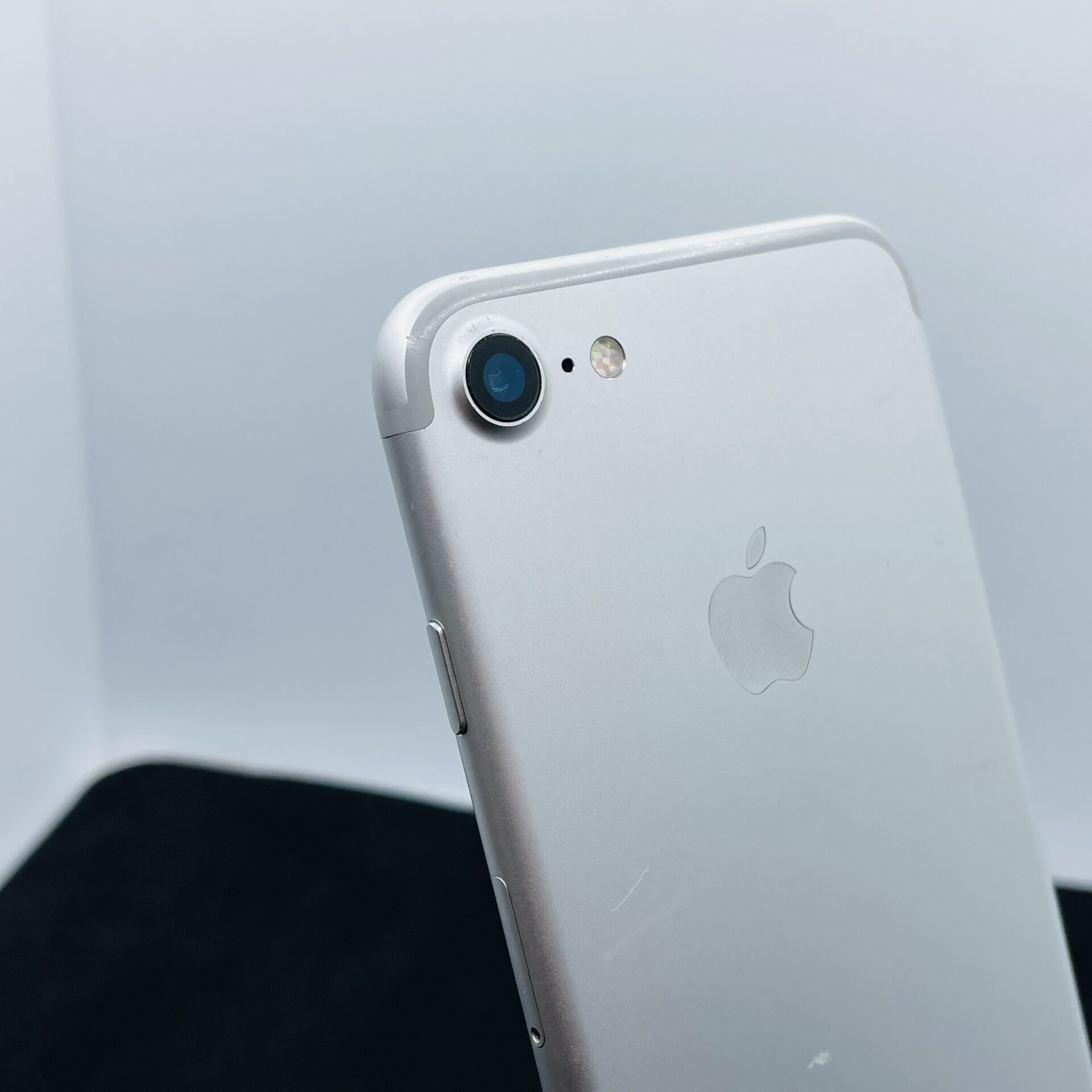 Apple iPhone 7 128GB Silver – Cracked Home Button | Epic Deals SA