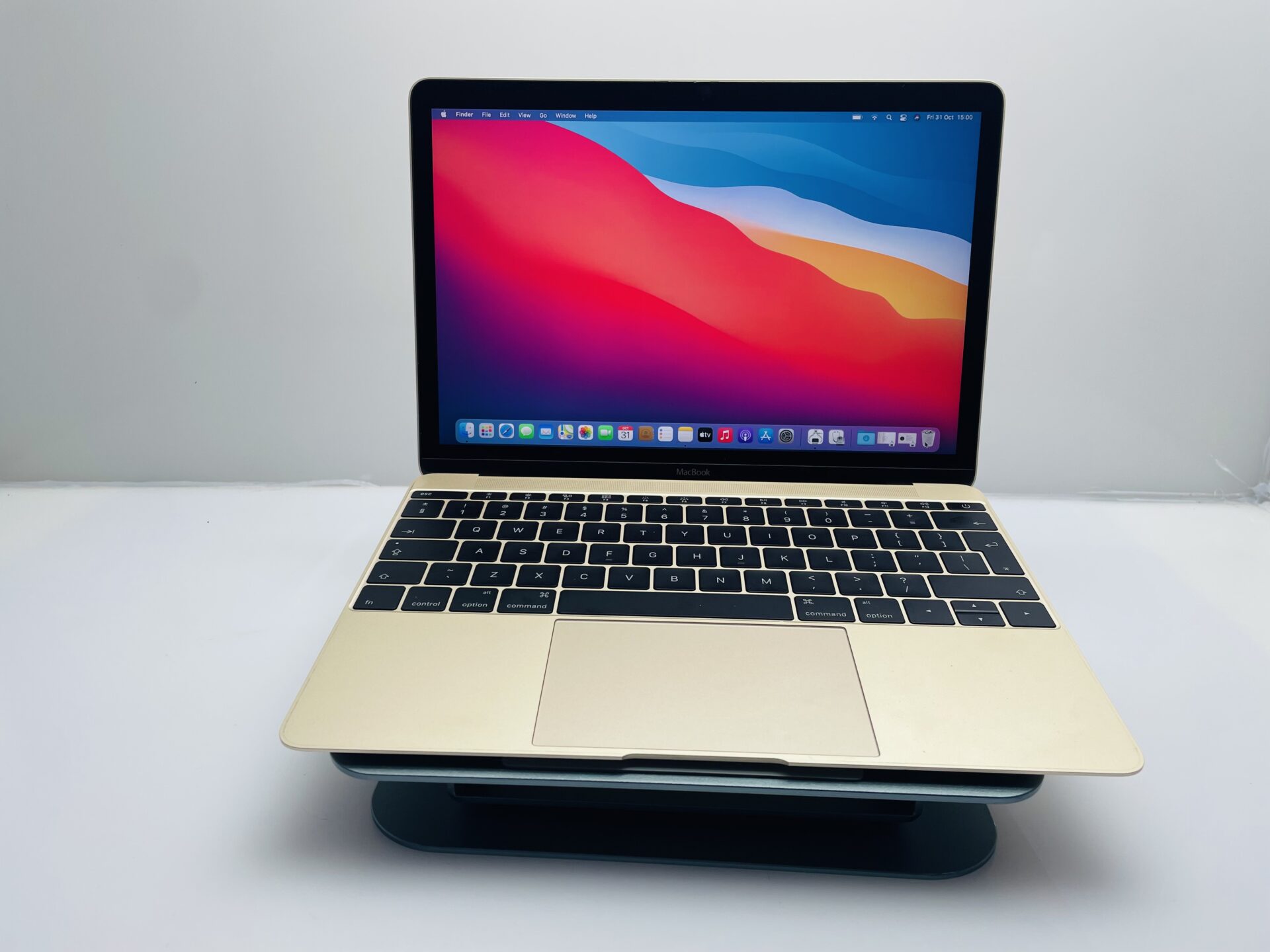 Apple MacBook Air 13-Inch “Core i5” 1.1 GHz (Early 2015) 8GB RAM 256GB SSD Rose Gold (Grade B) - Image 2