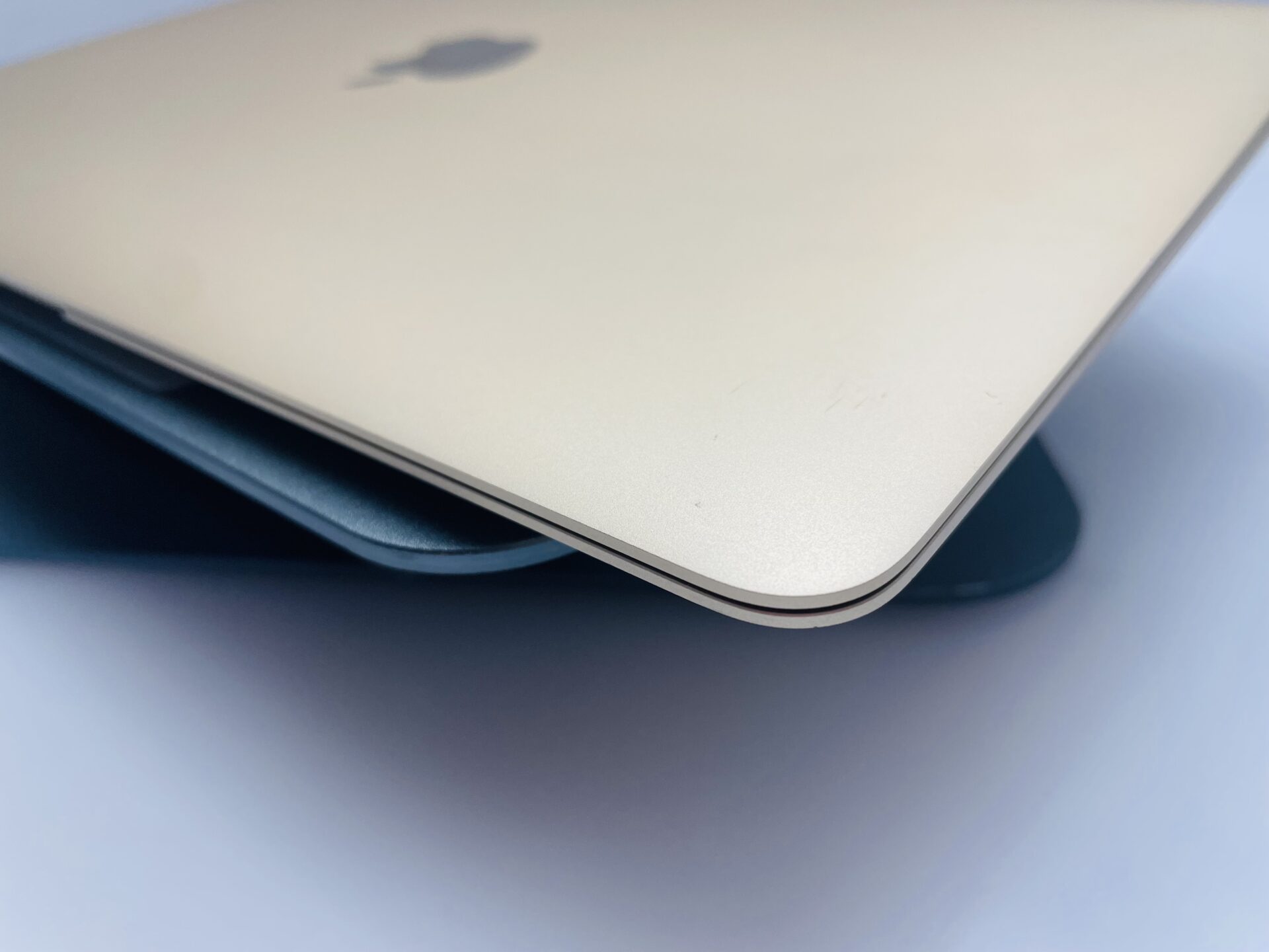 Apple MacBook Air 13-Inch “Core i5” 1.1 GHz (Early 2015) 8GB RAM 256GB SSD Rose Gold (Grade B) - Image 6