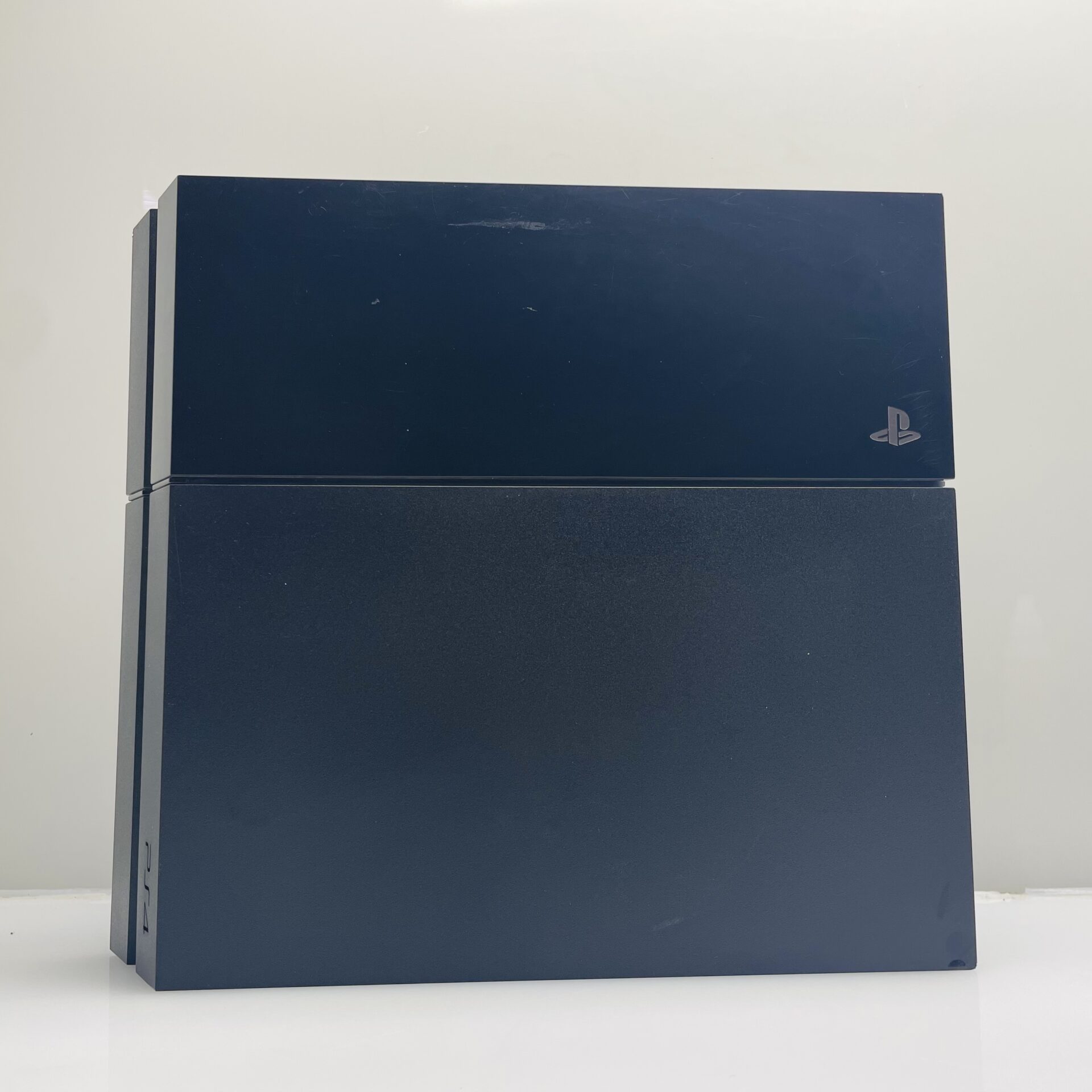 PlayStation 4 Original Black 500GB + 1 Controller + HDMI Cable + Power Cable + 2 Games – (Grade B) - Image 2