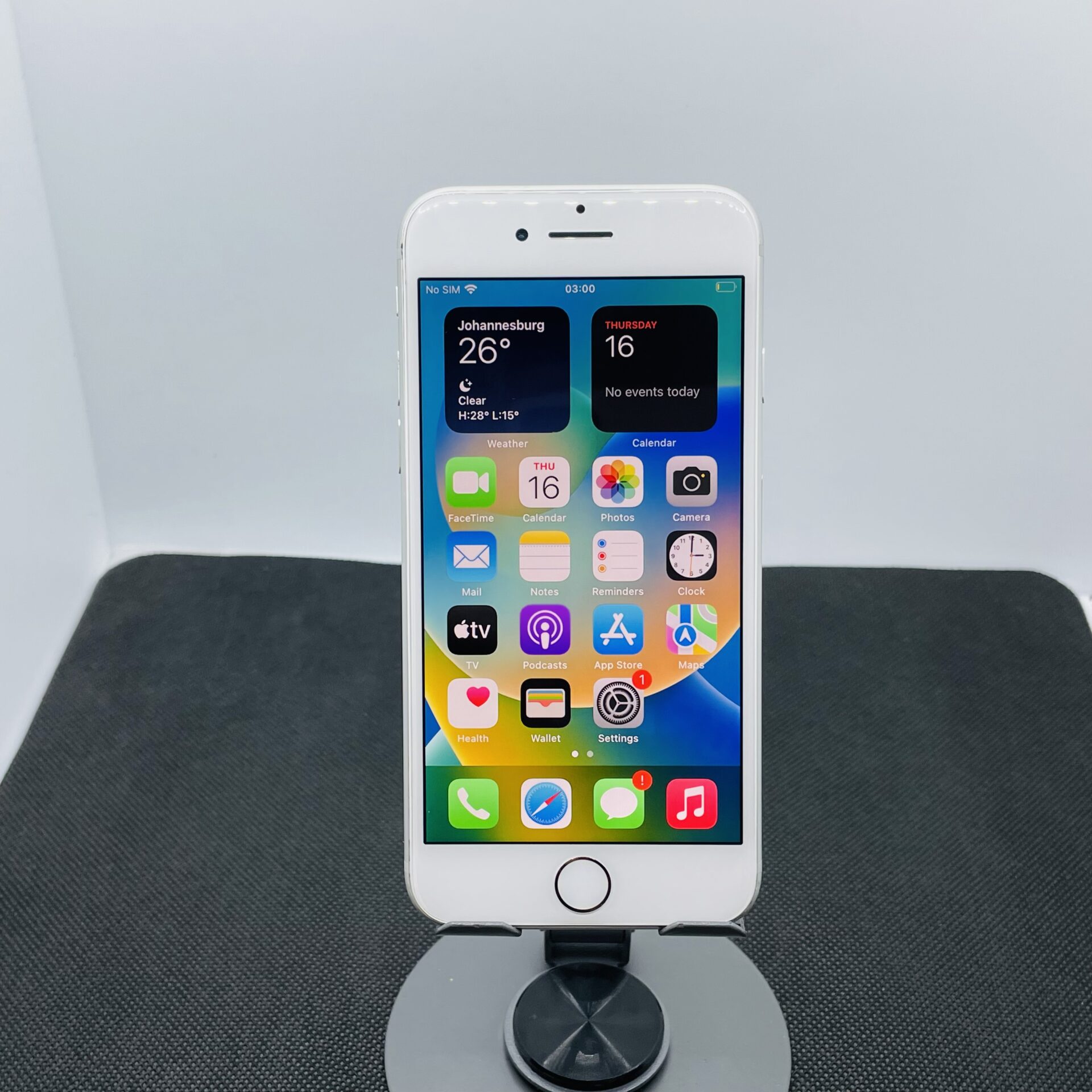 Apple iPhone 8 64GB Silver (Grade B) - Minor Bright Spots | Epic