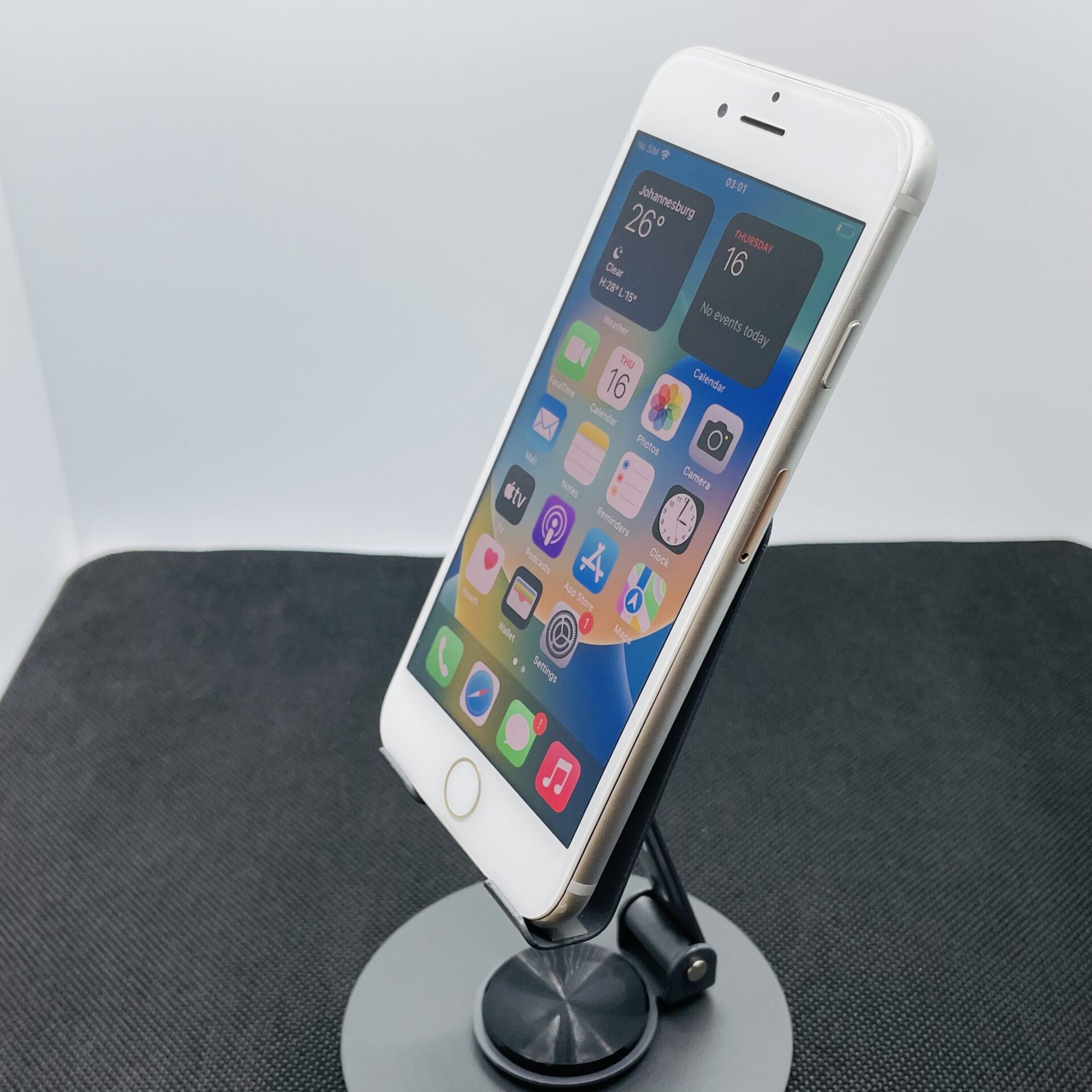 Apple iPhone 8 64GB Silver (Grade B) - Minor Bright Spots | Epic