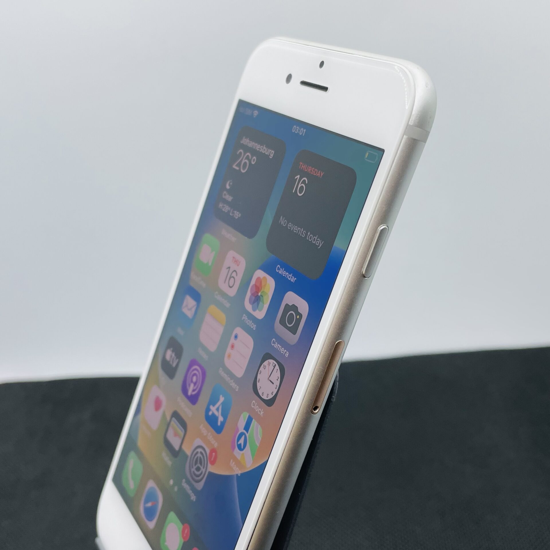 Apple iPhone 8 64GB Silver (Grade B) - Minor Bright Spots | Epic