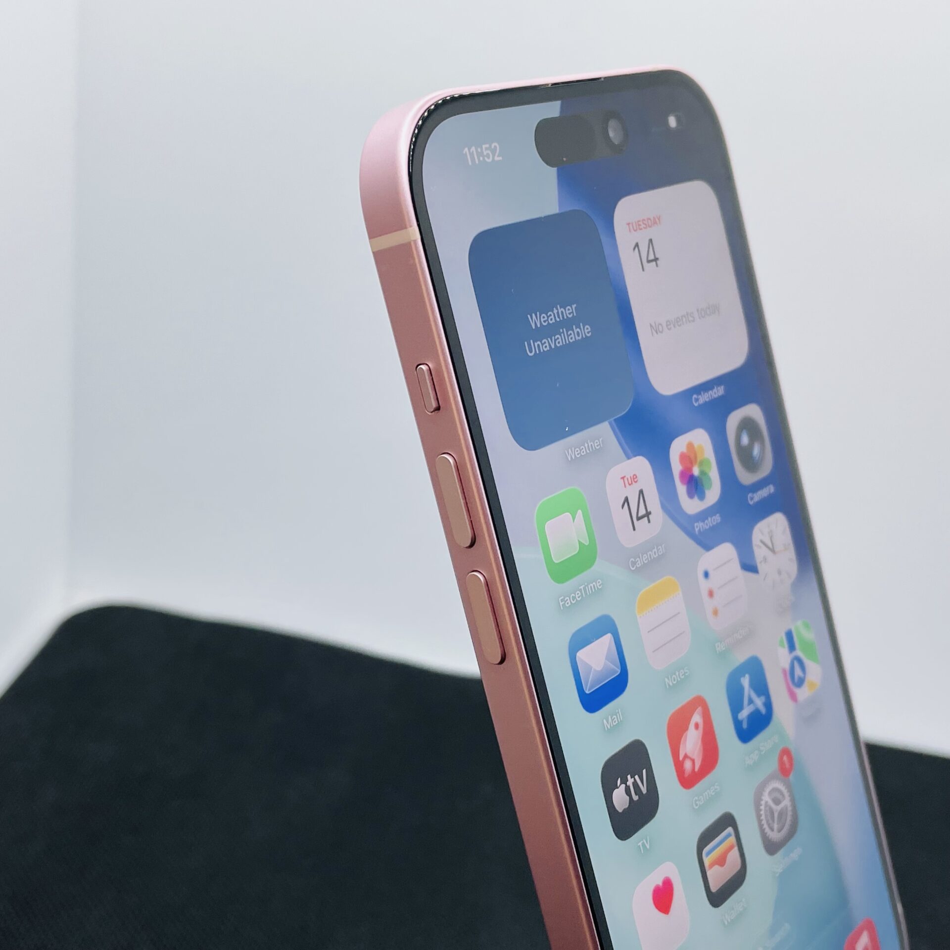Apple iPhone 15 128GB Pink - (Grade B) - Image 4