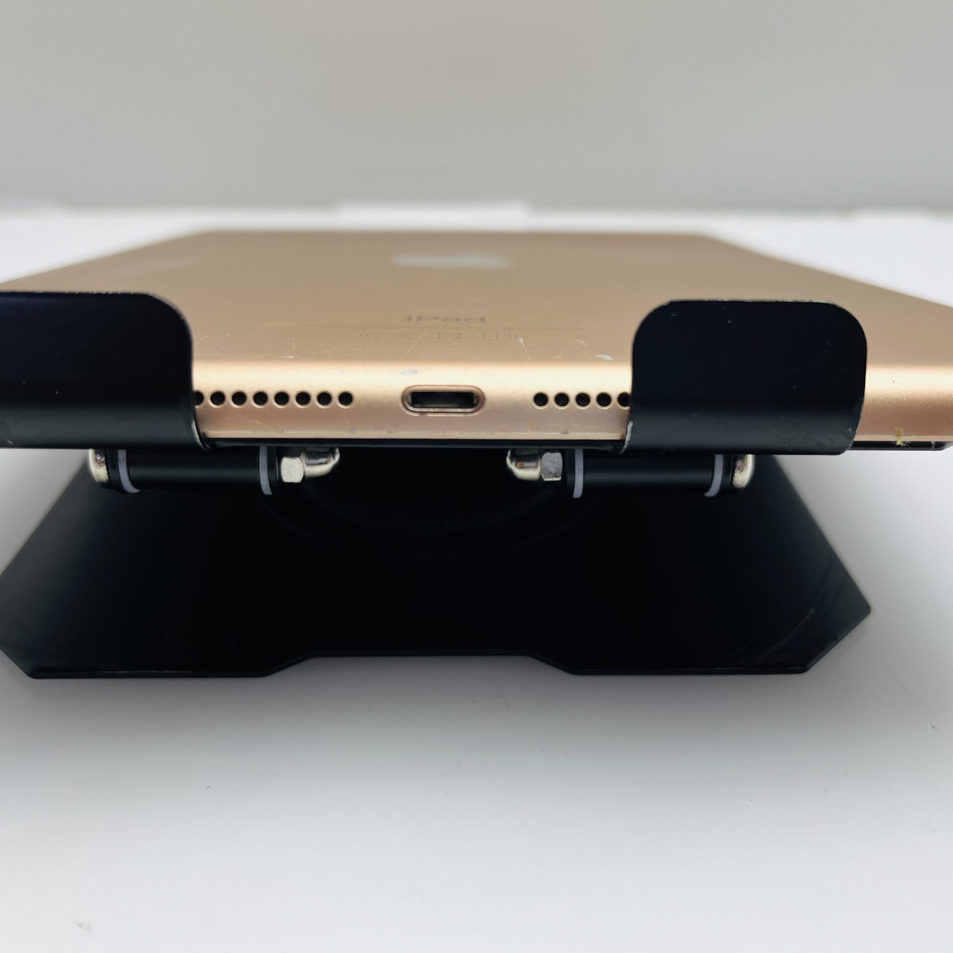 Apple iPad 9.7