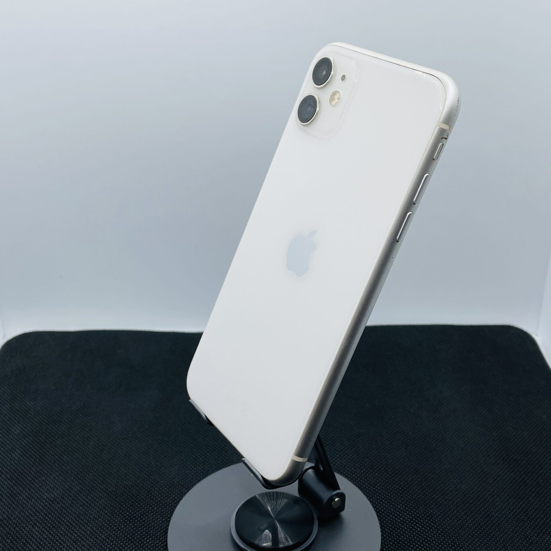 Apple iPhone 11 64GB White (6 Month Warranty) - Minor Bright Spots