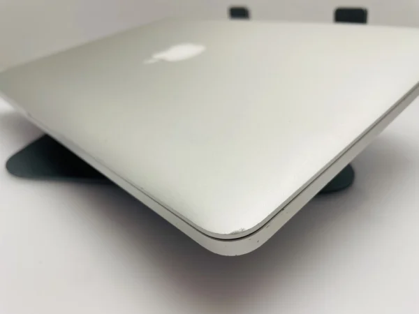 Apple MacBook Pro 13-Inch 