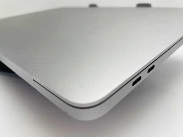 MacBook Pro 16-Inch “Core i7” 2.6GHz (TouchBar, 2019) 16GB RAM