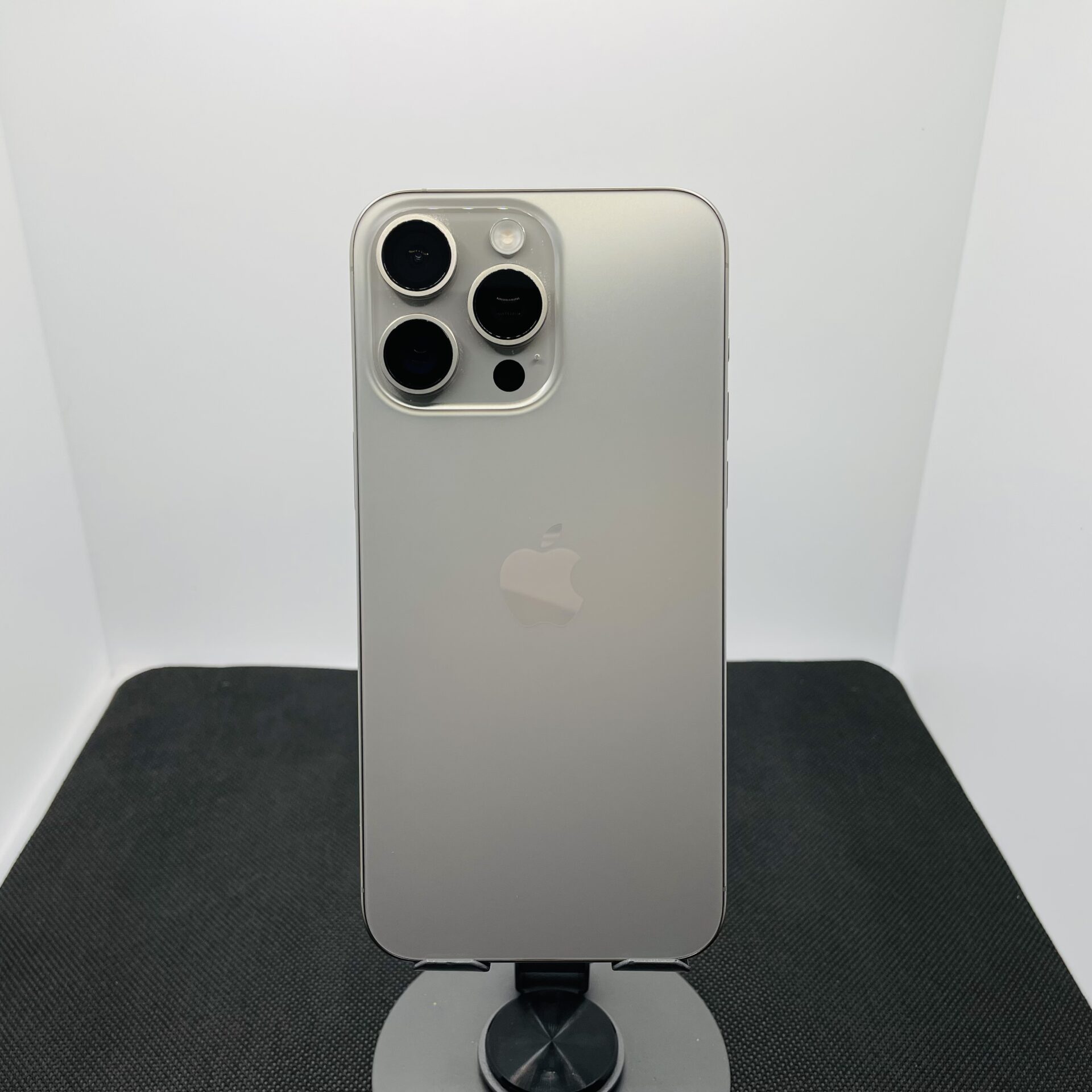 Apple iPhone 15 Pro Max 256GB Natural Titanium – (Grade B) - Image 9