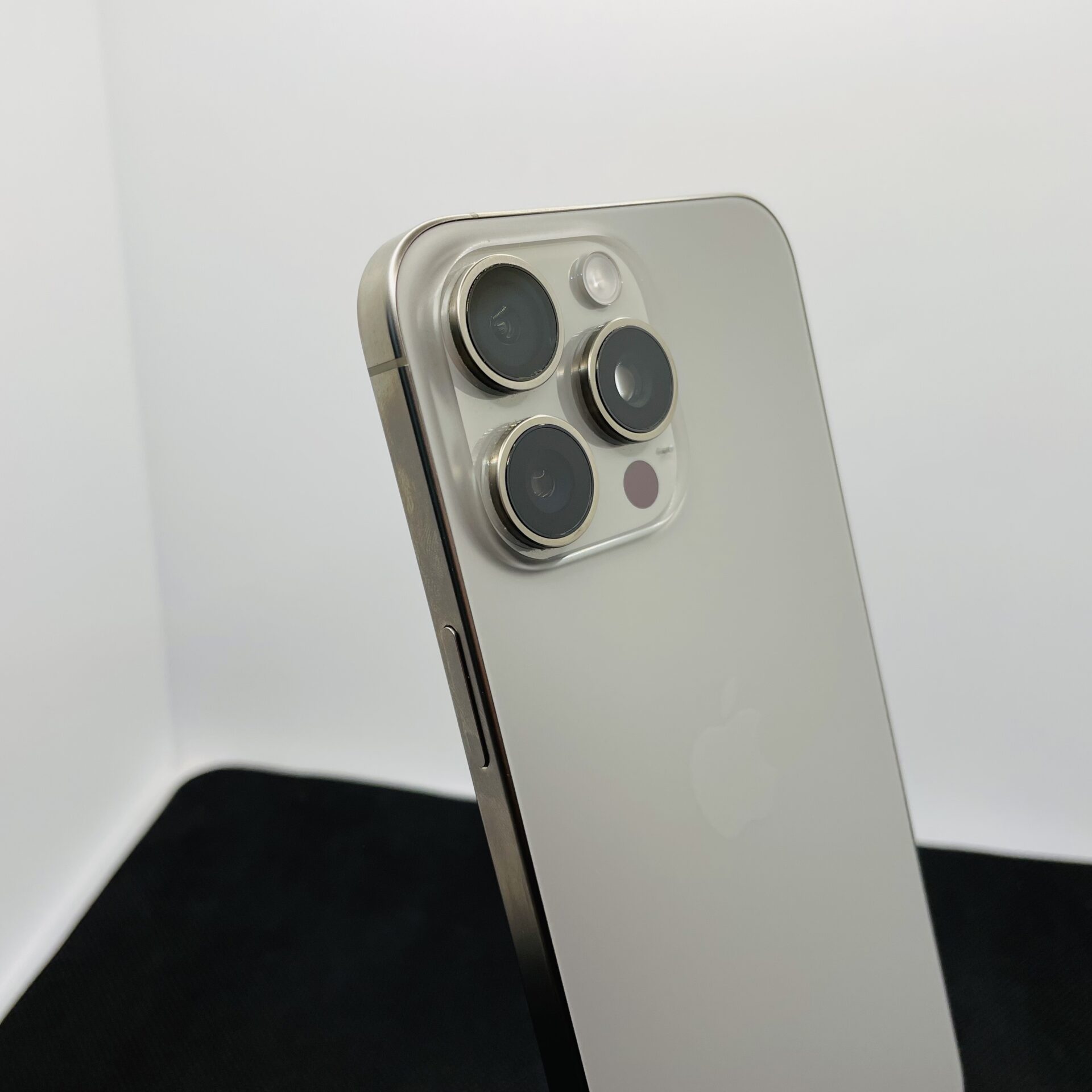 Apple iPhone 15 Pro Max 256GB Natural Titanium – (Grade B) - Image 11
