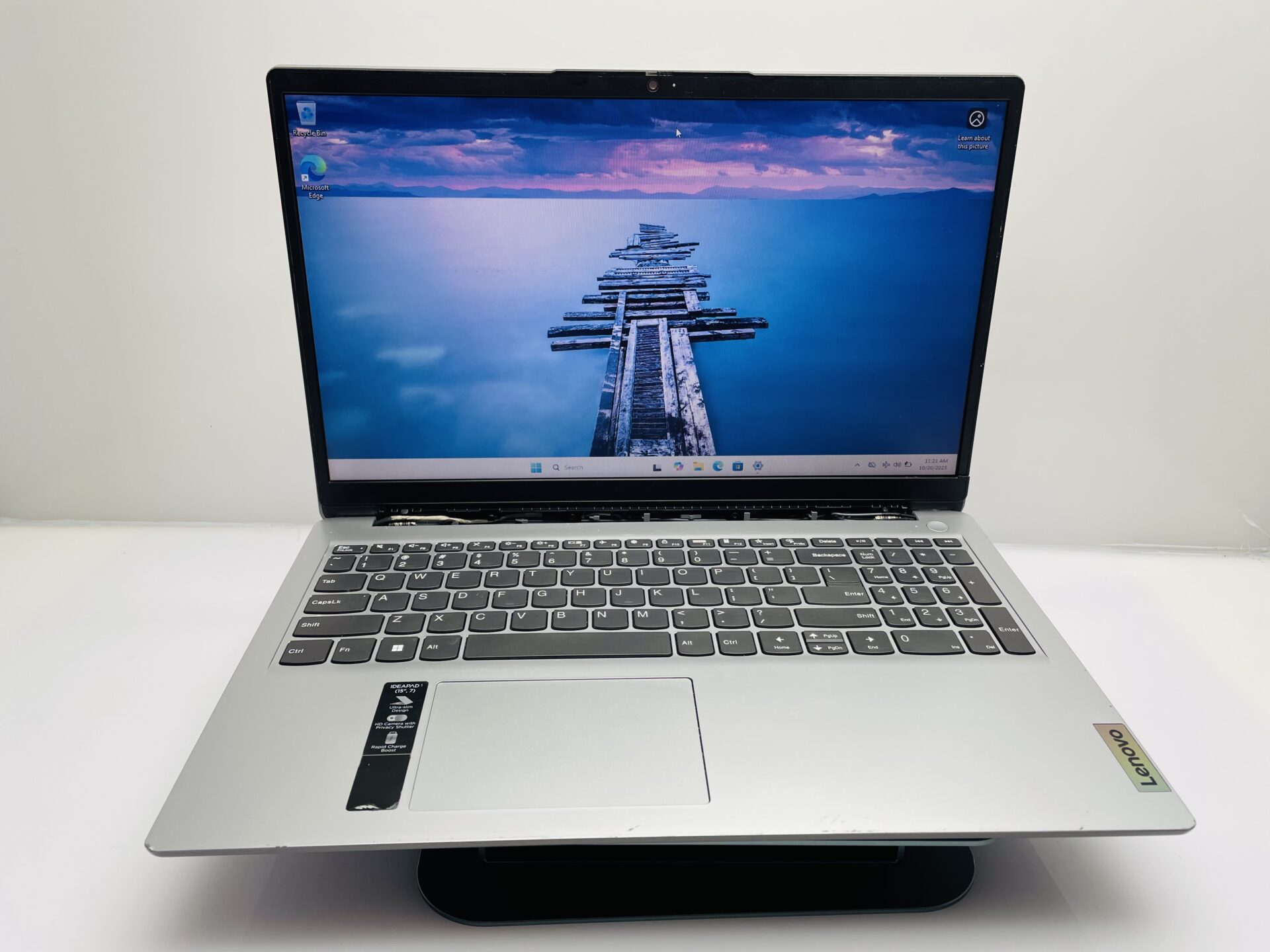 Lenovo Ideapad 1 15AMN7 AMD Ryzen 3 8GB RAM 256GB SSD NVMe Silver