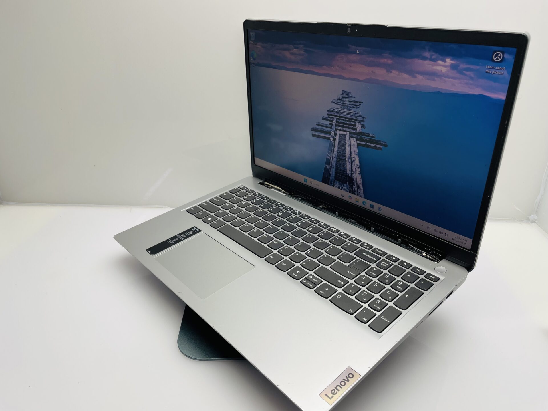 Lenovo Ideapad 1 15AMN7 AMD Ryzen 3 8GB RAM 256GB SSD NVMe Silver