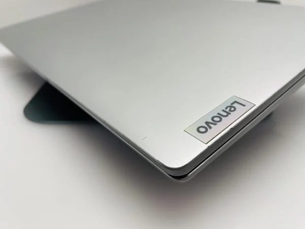 Lenovo Ideapad 1 15AMN7 AMD Ryzen 3 8GB RAM 256GB SSD NVMe Silver