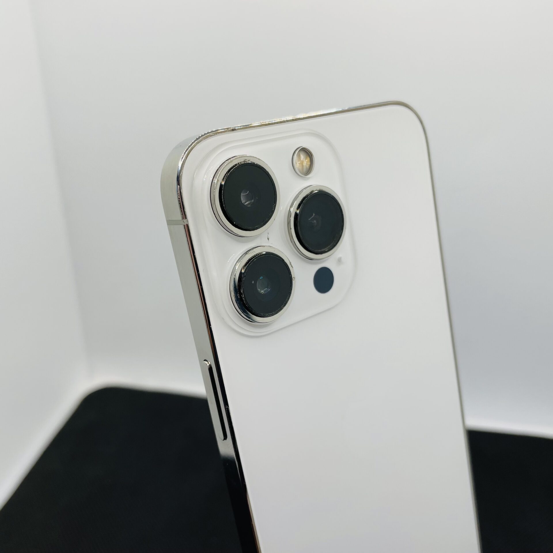 Apple iPhone 13 Pro 128GB Silver – (Grade B) - Image 11