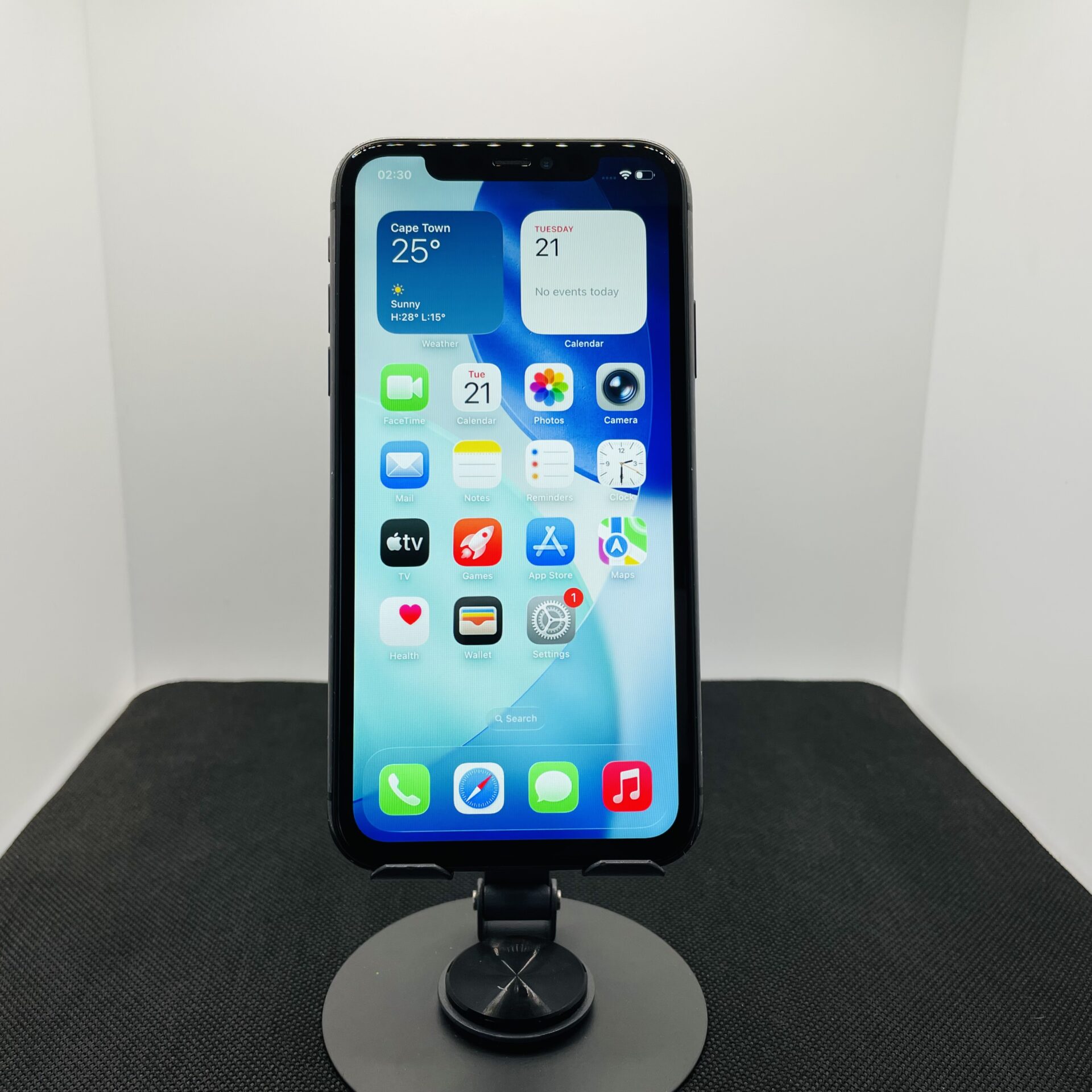Apple iPhone 11 64GB Black (Grade B) - Minor Bright Spots - Image 2