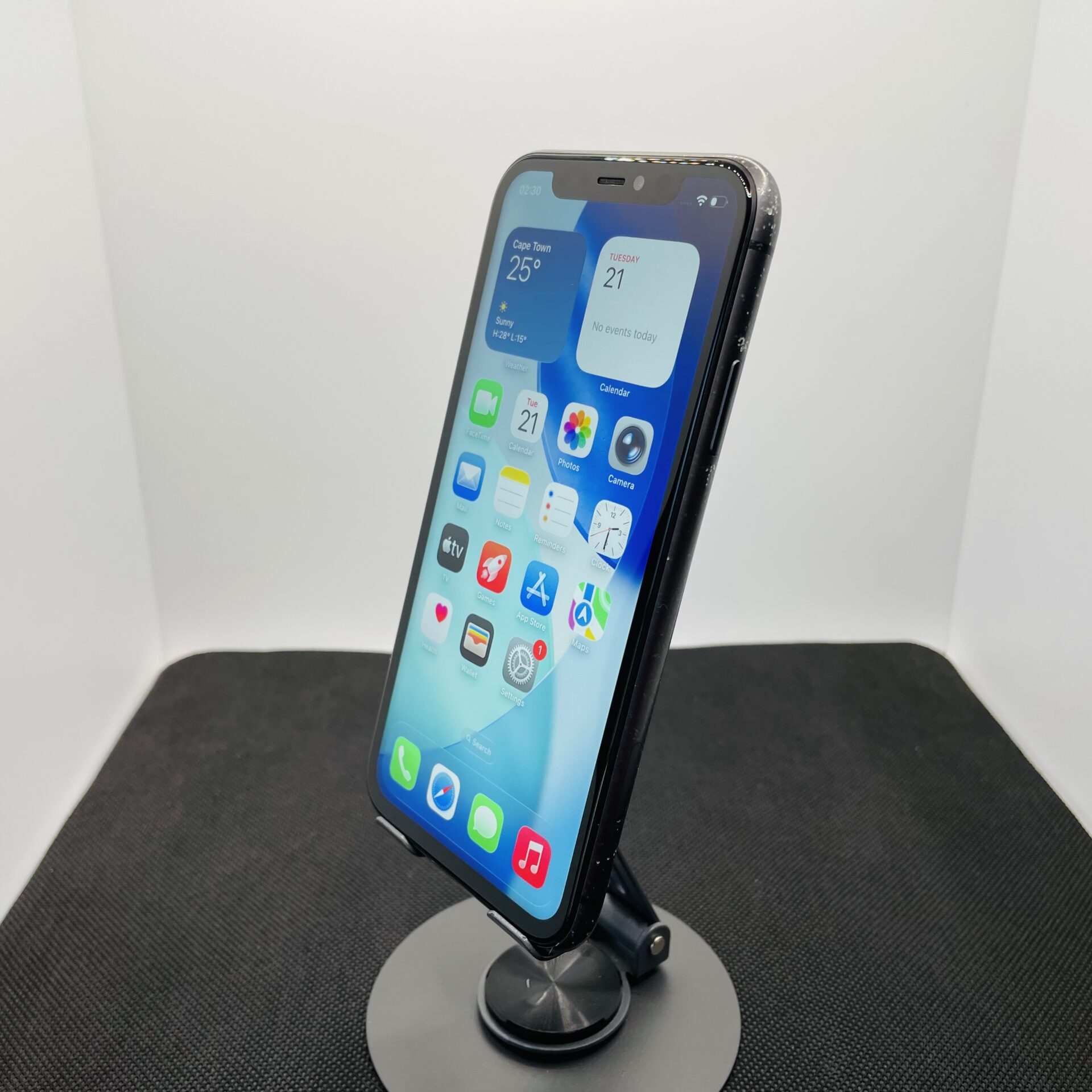 Apple iPhone 11 64GB Black (Grade B) - Minor Bright Spots - Image 5