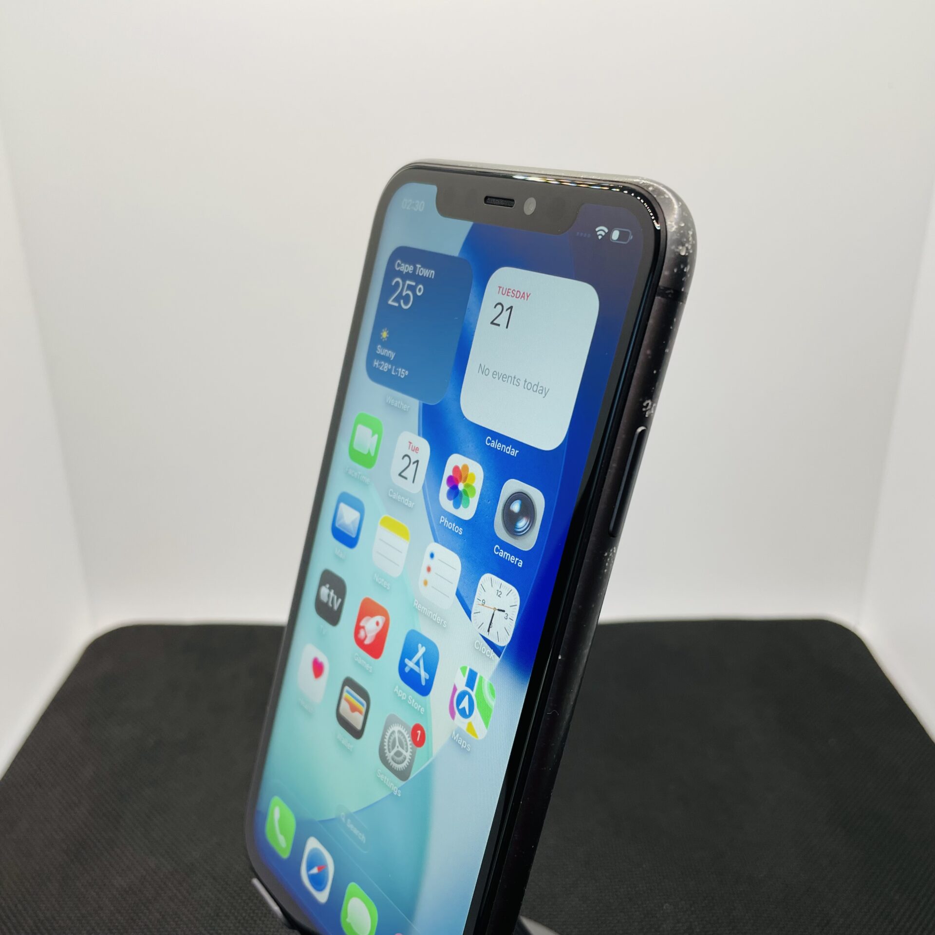 Apple iPhone 11 64GB Black (Grade B) - Minor Bright Spots - Image 6