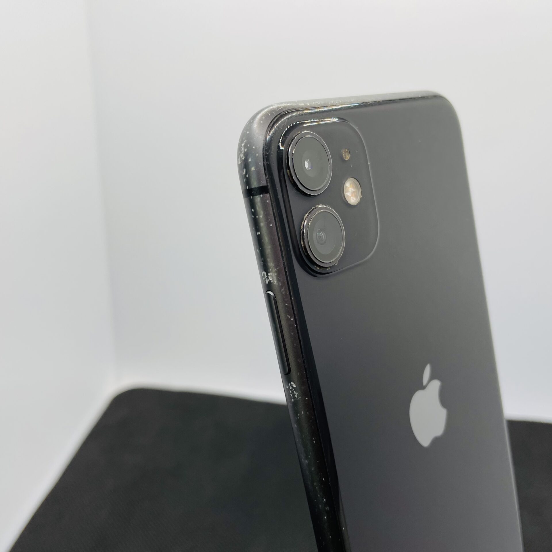 Apple iPhone 11 64GB Black (Grade B) - Minor Bright Spots - Image 10