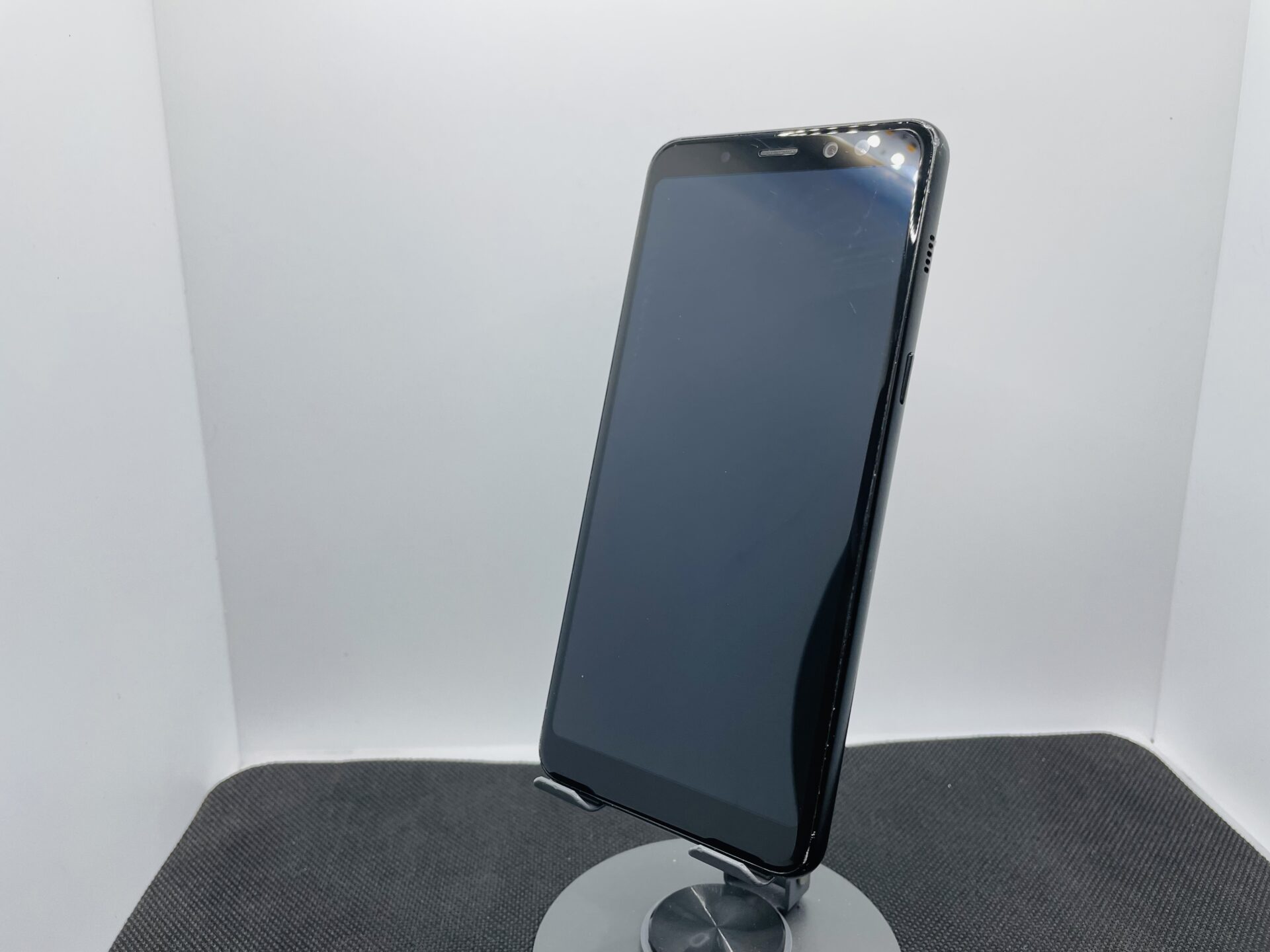 Samsung Galaxy A8 (2018) Black (Grade B) - Minor LCD Burn - Image 5