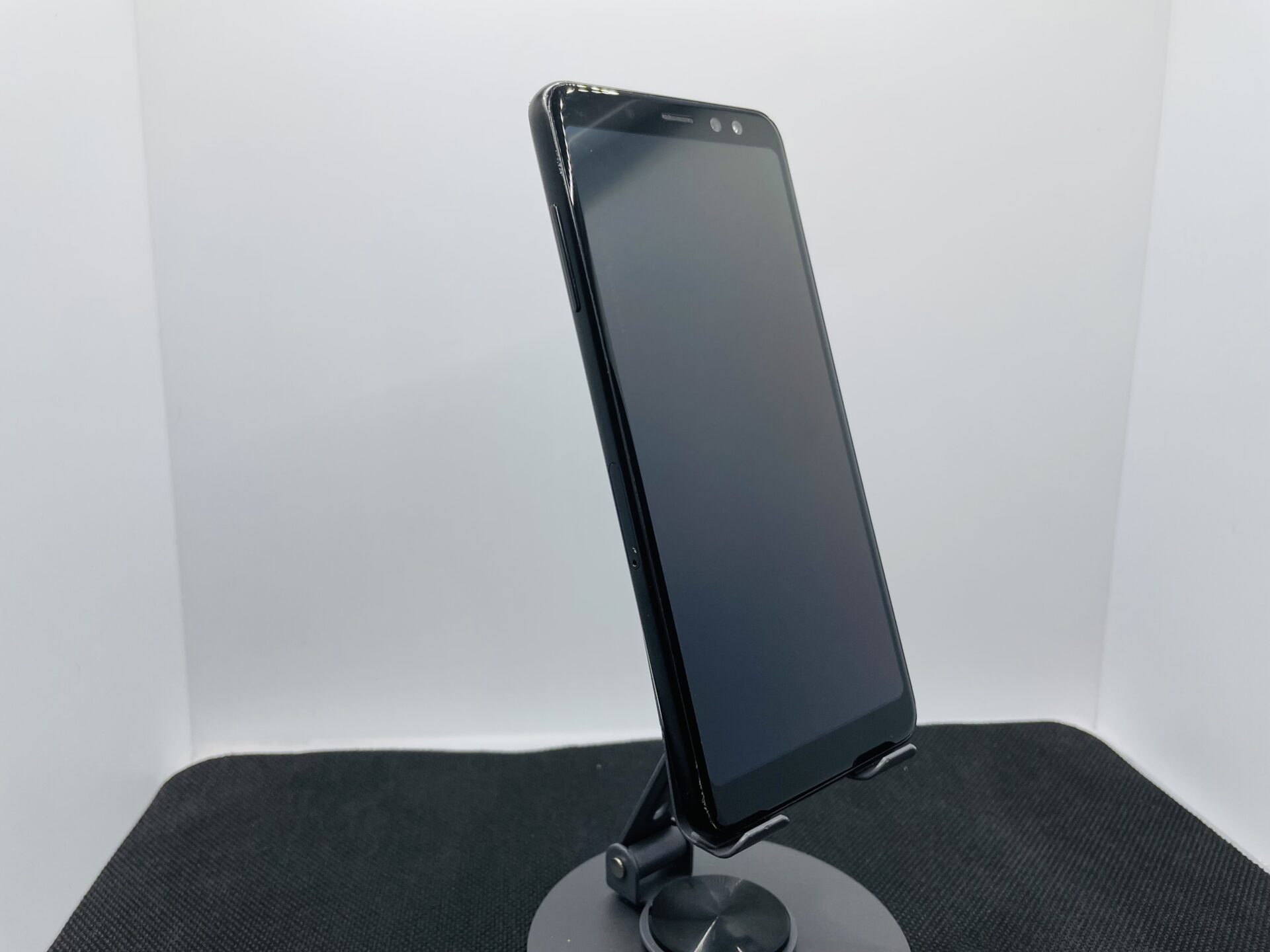 Samsung Galaxy A8 (2018) Black (Grade B) - Minor LCD Burn - Image 6
