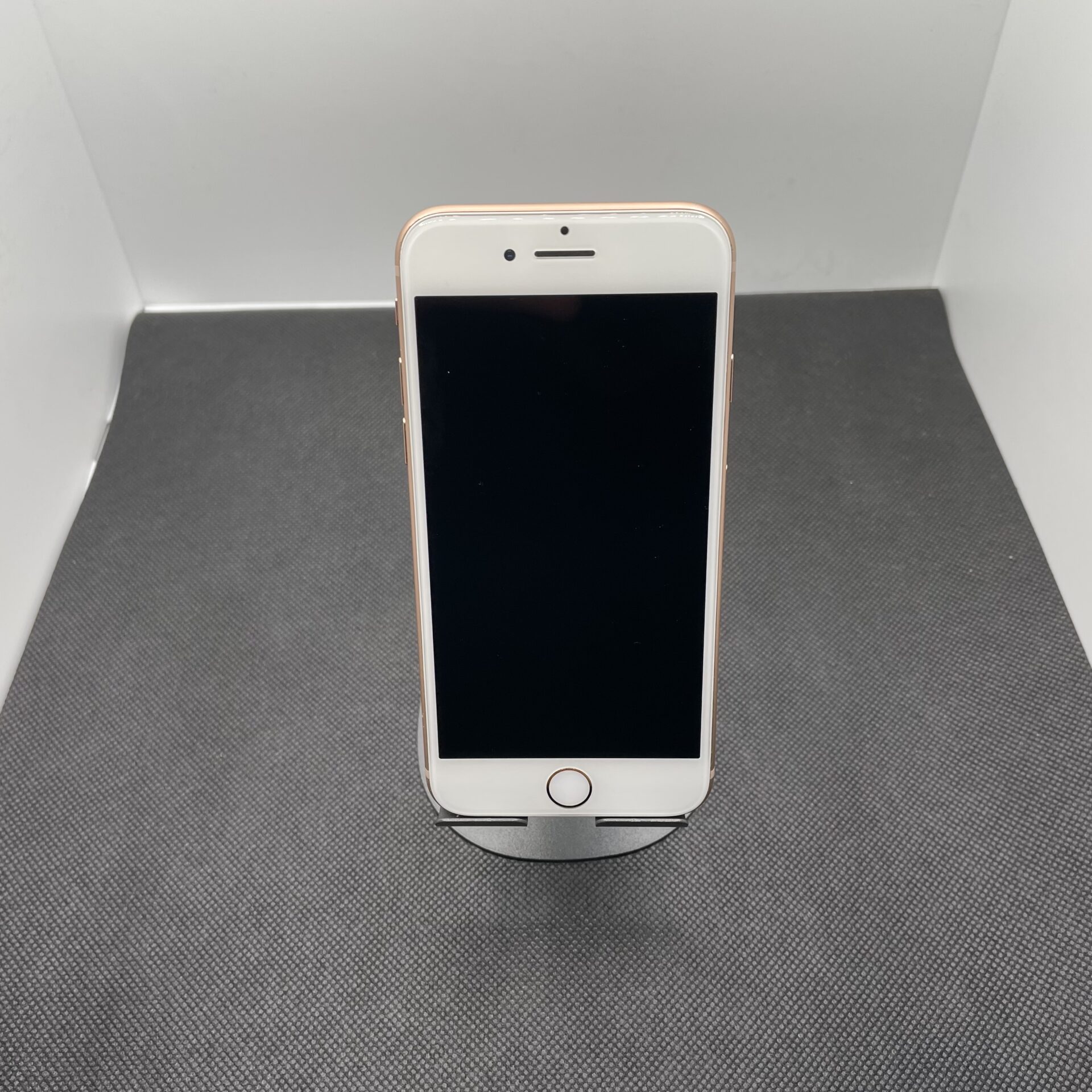 Apple iPhone 8 64GB Gold - Image 6