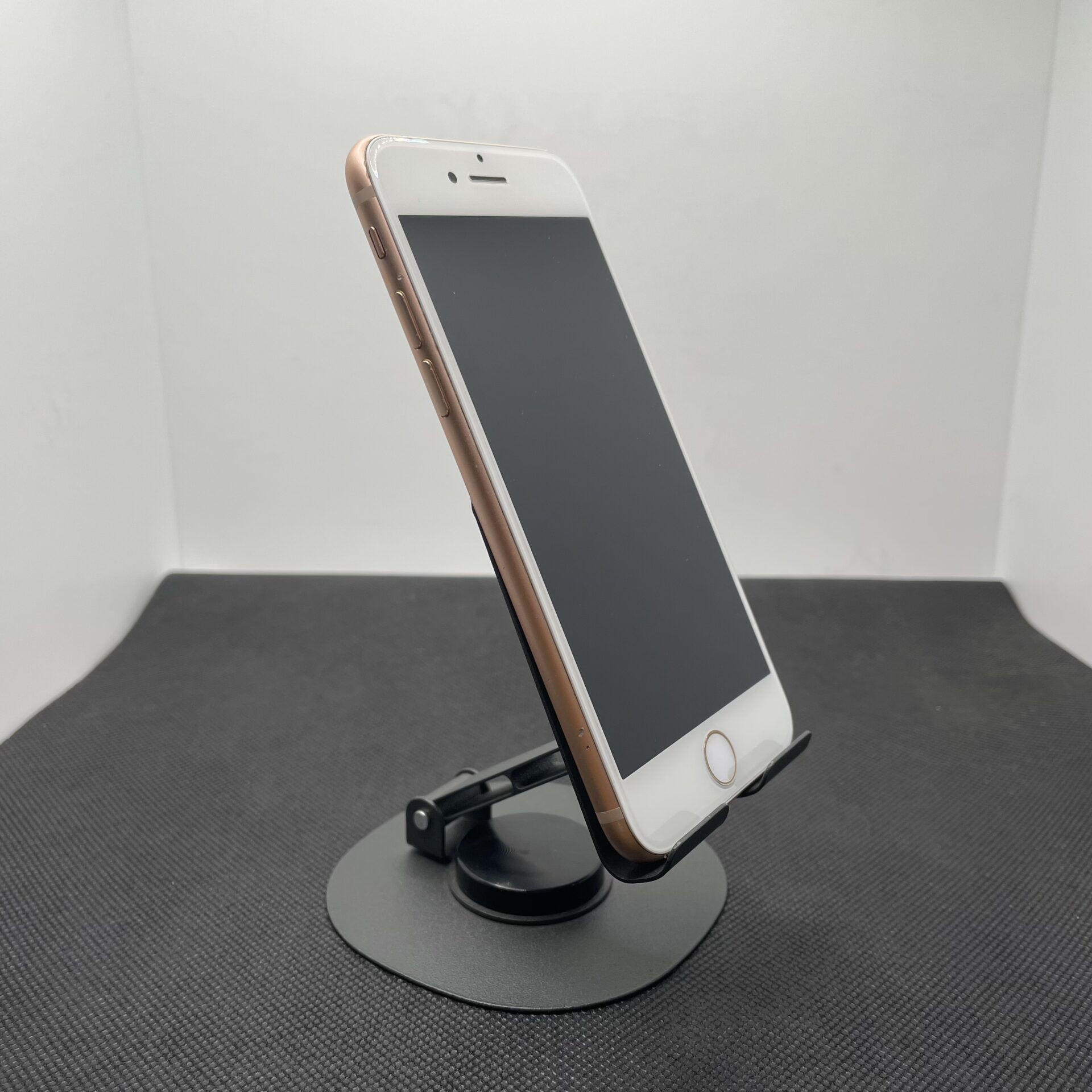 Apple iPhone 8 64GB Gold - Image 5
