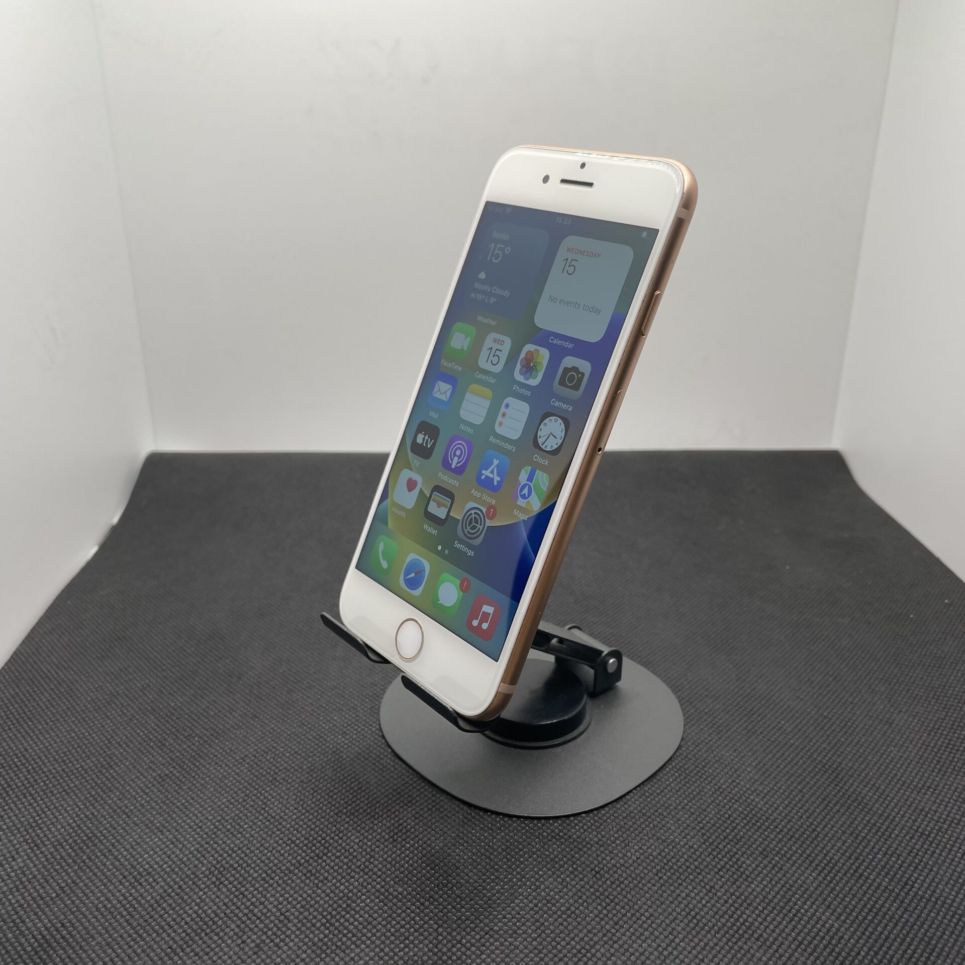Apple iPhone 8 64GB Gold - Image 4