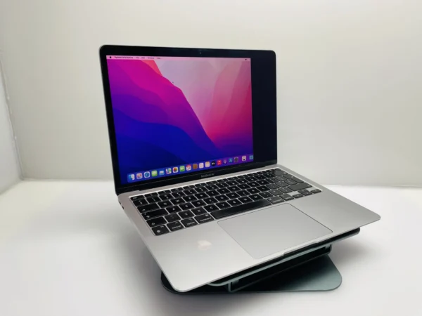 Apple MacBook Air “M1” 13-Inch 8 CPU/7 GPU (2020) 8GB RAM 256GB