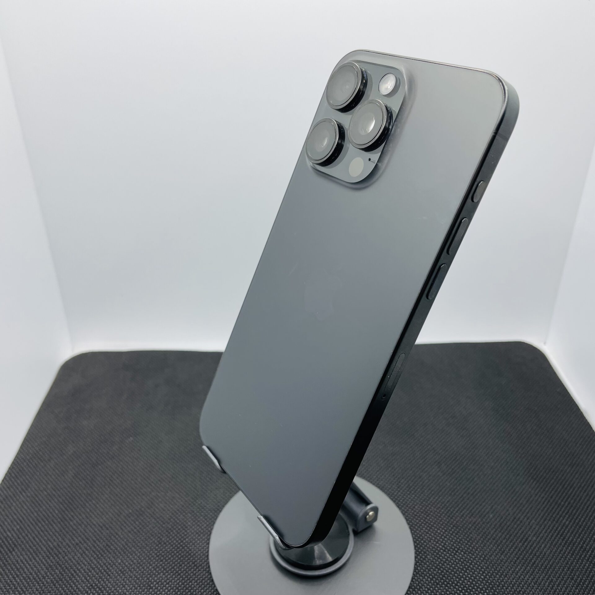 [美葉品]Apple iPhone 15promax256GB black Apple iPhone 15 Pro Max 256GB Black Titanium – (Grade B) | Epic