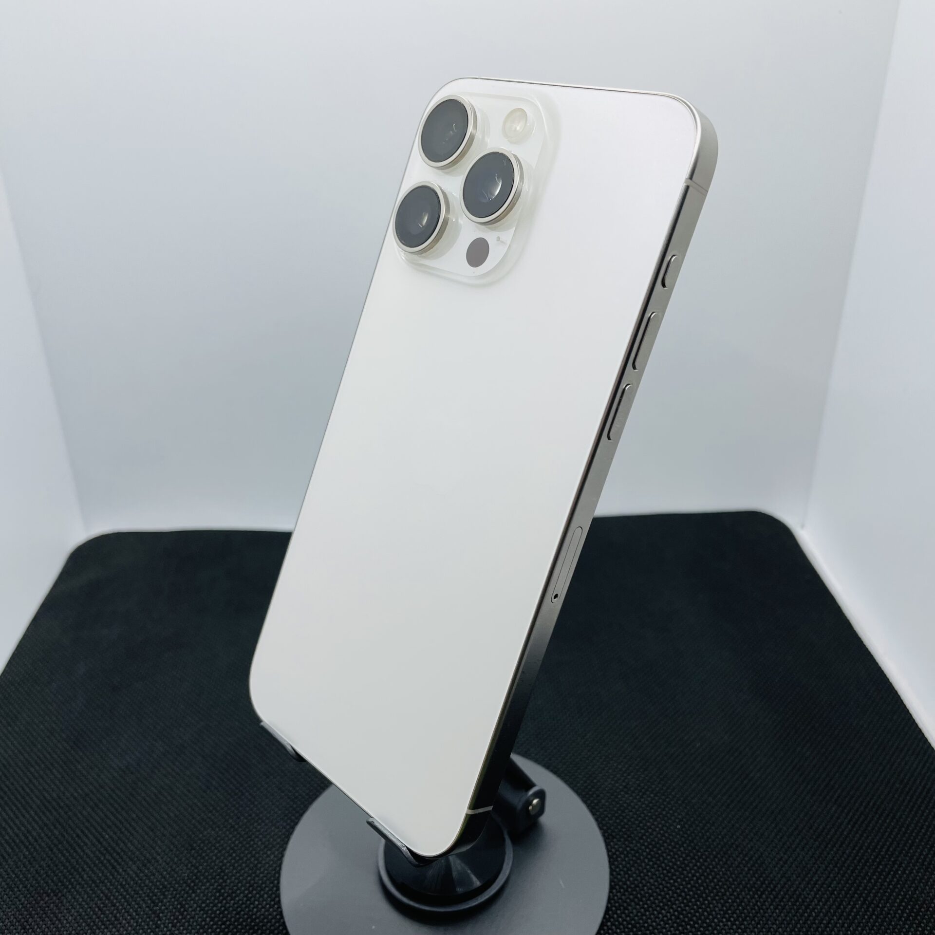 Apple iPhone 15 Pro Max 512GB White Titanium – (Grade B) - Image 8
