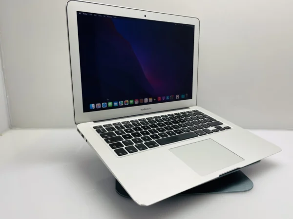 Apple MacBook Air 13-Inch “Core i5” 1.8GHz (2017) 8GB RAM 128GB