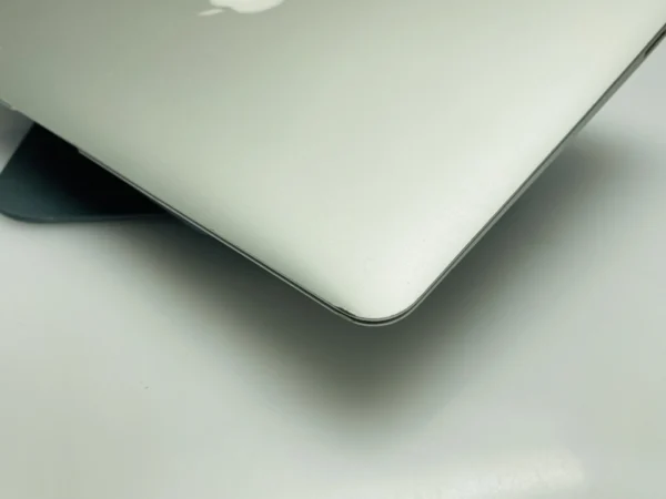 Apple MacBook Air 13-Inch “Core i5” 1.8GHz (2017) 8GB RAM 128GB