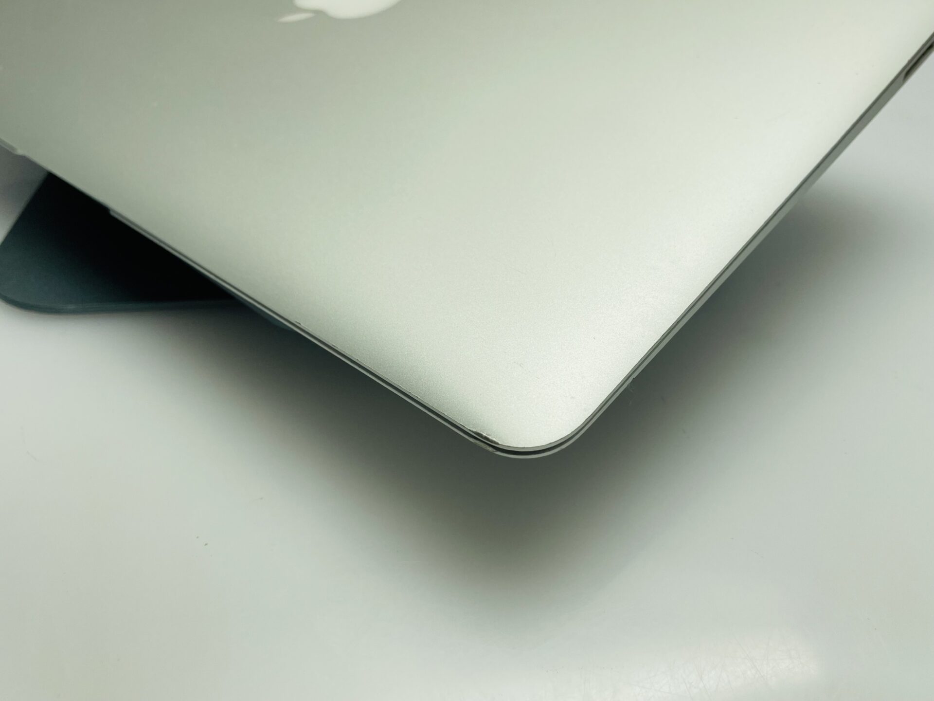 Apple MacBook Air 13-Inch “Core i5” 1.8GHz (2017) 8GB RAM 128GB SSD Silver - Image 6