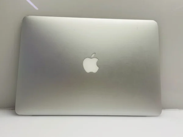 Apple MacBook Air 13-Inch “Core i5” 1.8GHz (2017) 8GB RAM 128GB