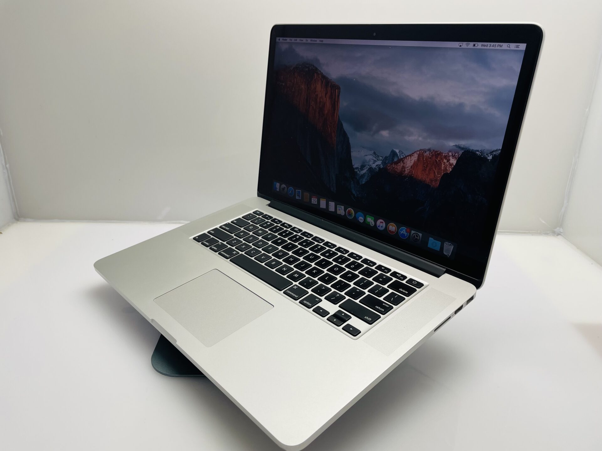 Apple MacBook Pro 15-Inch “Core i7” 2.8GHz 16GB RAM 1TB SSD (Mid
