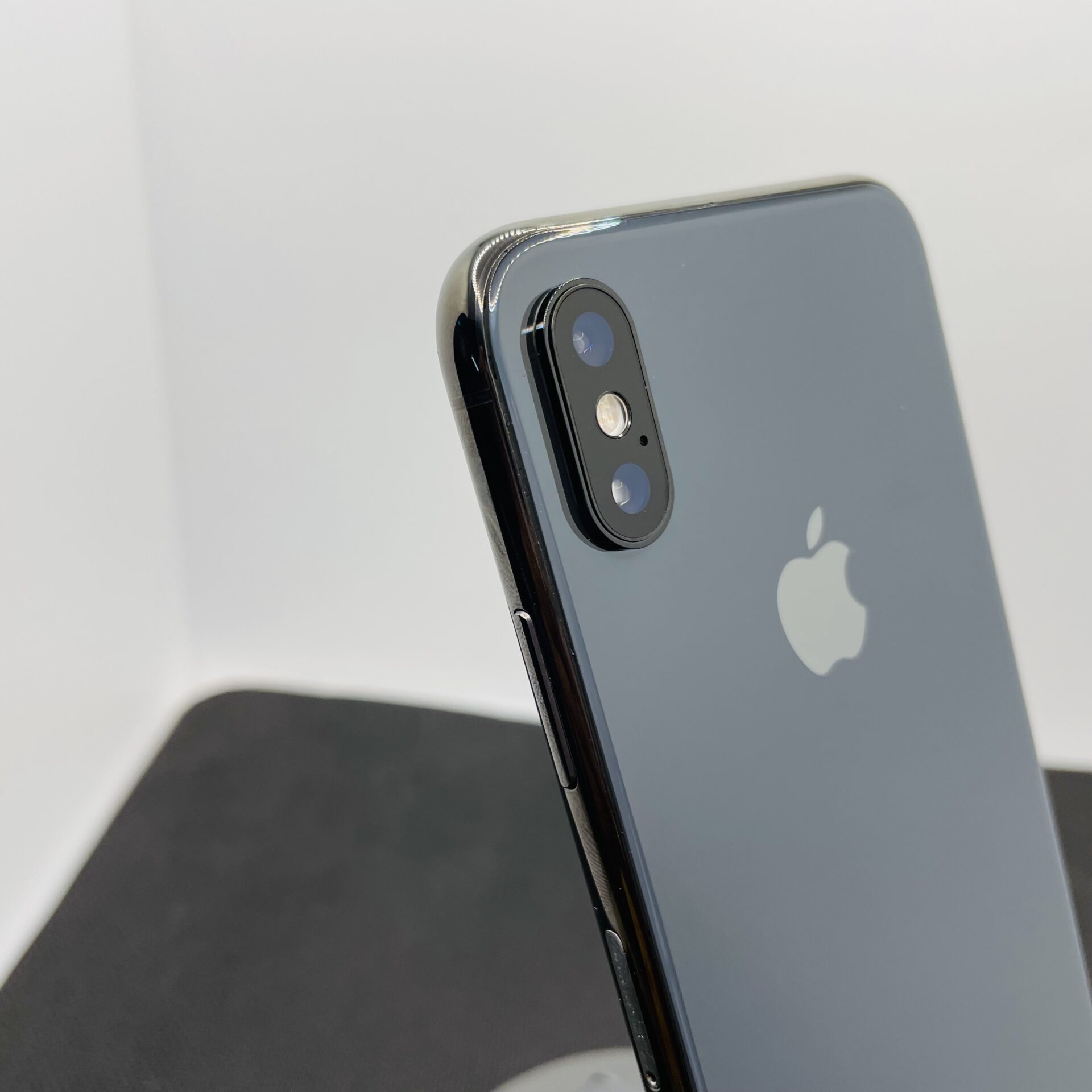 iPhone Xs Space Gray 256 GB SIMフリー Apple iPhone XS 256GB Space Gray - (Grade B) | Epic Deals SA