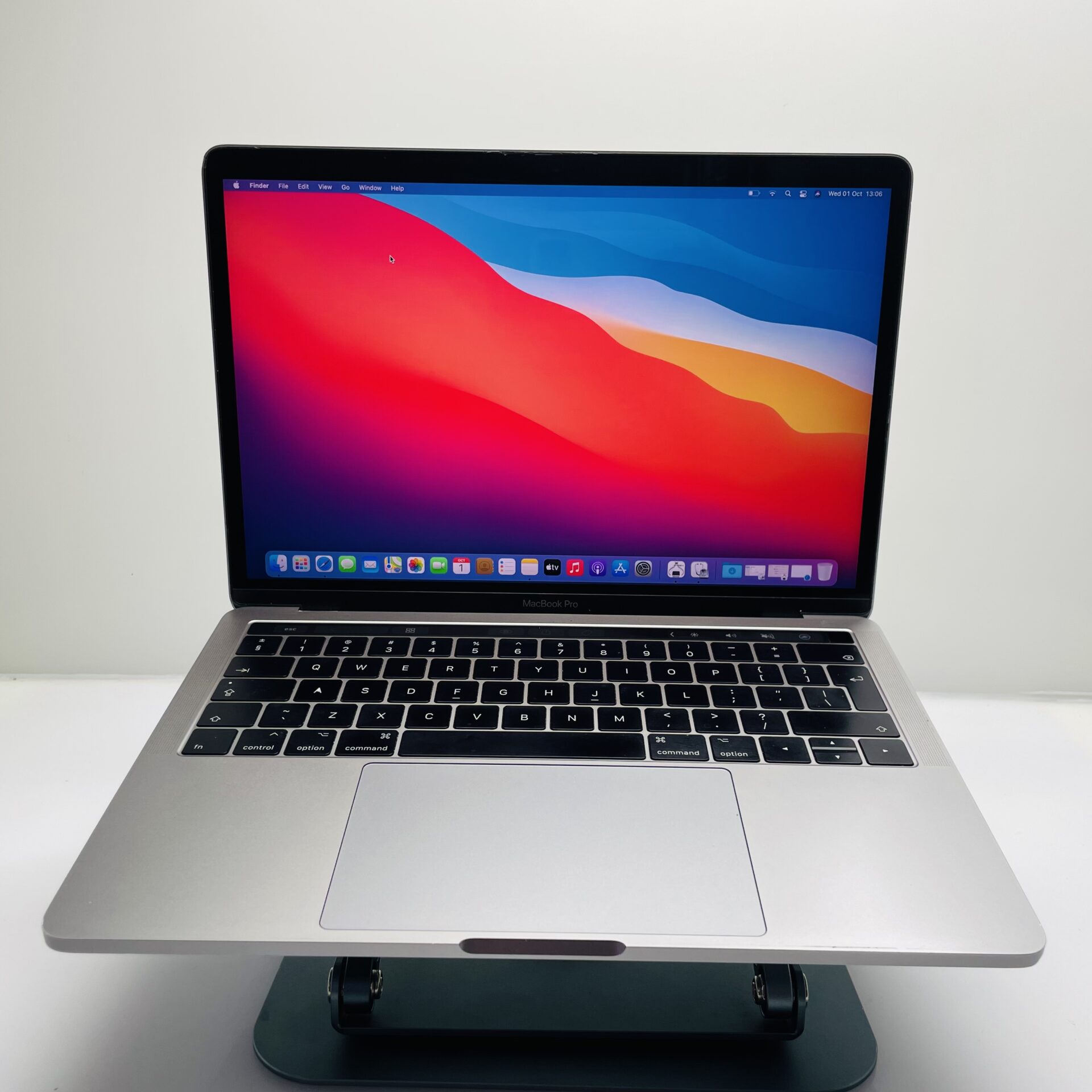 Apple MacBook Pro 13-Inch “Core i5” 3.1GHz (Touch/Mid-2017) 8GB