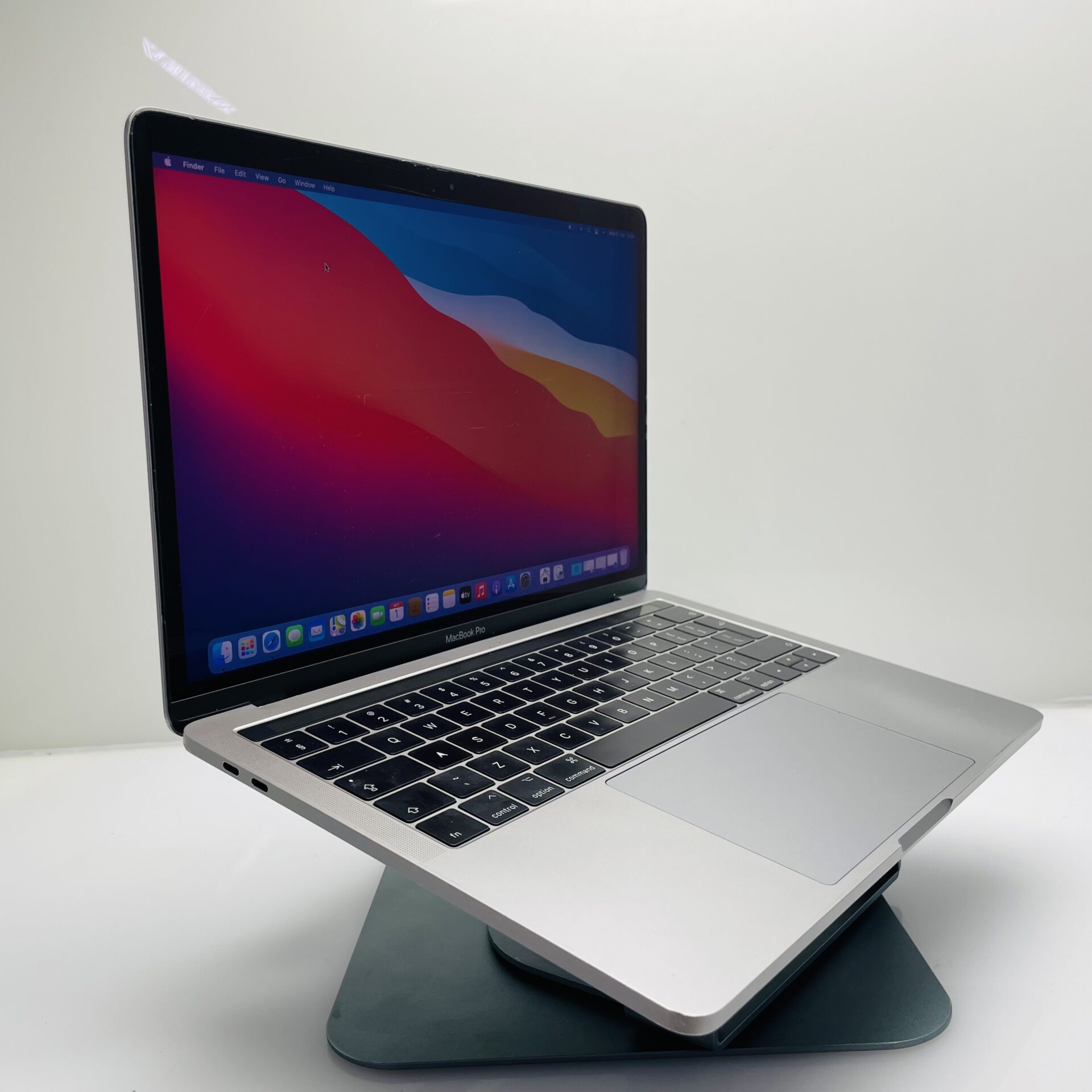 Apple MacBook Pro 13-Inch “Core i5” 3.1GHz (Touch/Mid-2017) 8GB