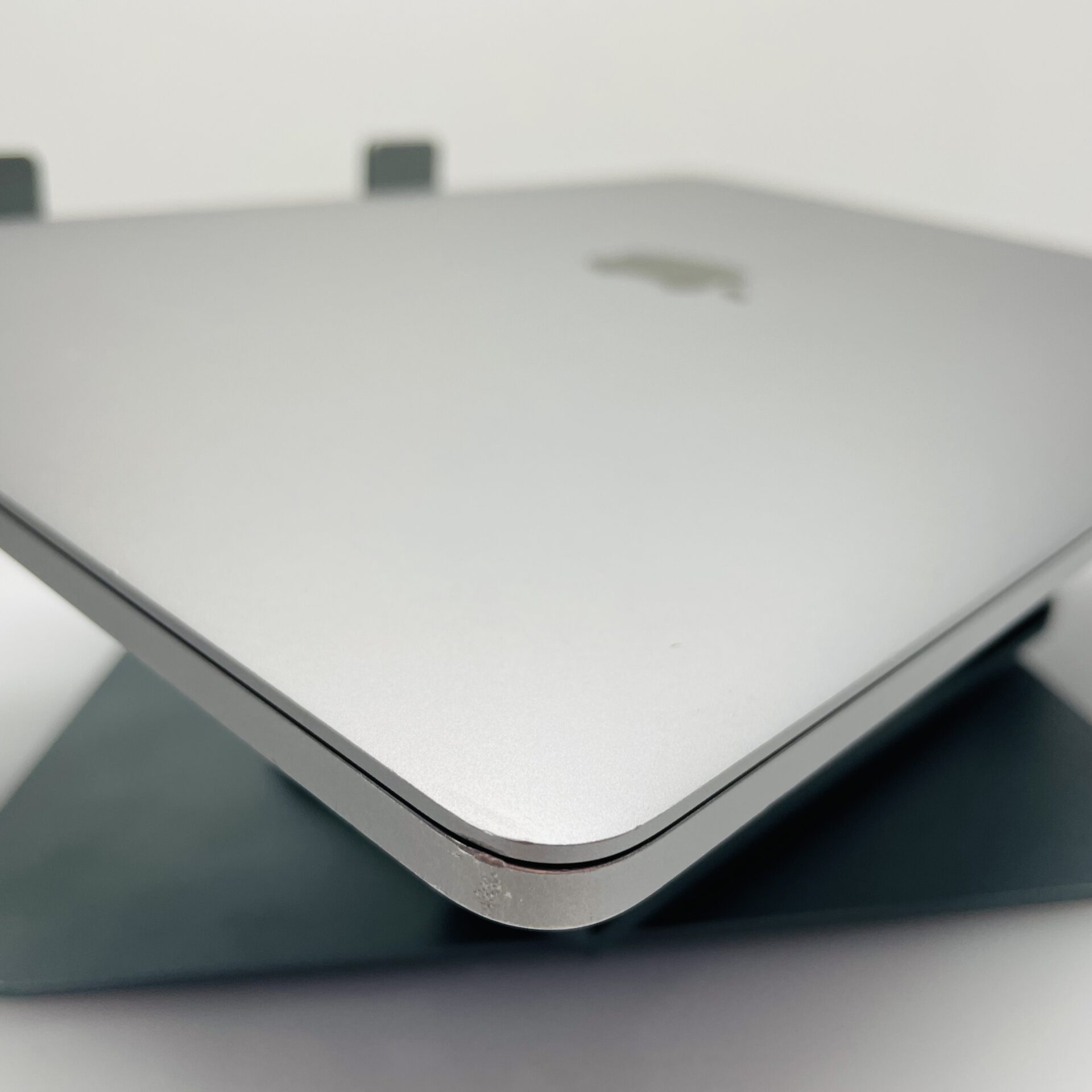 Apple MacBook Pro 13-Inch “Core i5” 3.1GHz (Touch/Mid-2017) 8GB