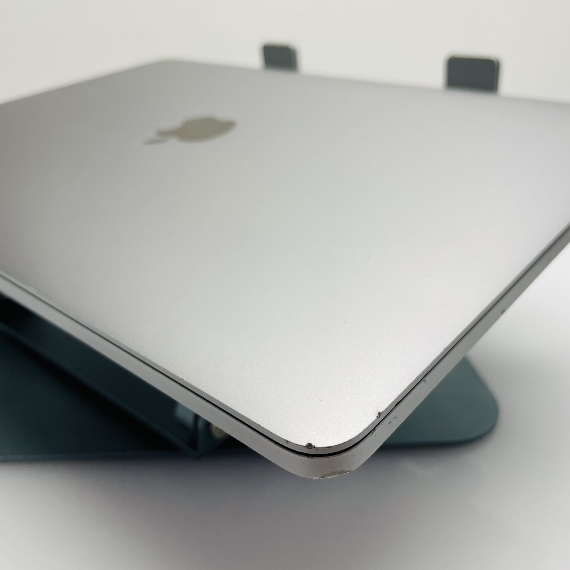 Apple MacBook Pro 13-Inch “Core i5” 3.1GHz (Touch/Mid-2017) 8GB