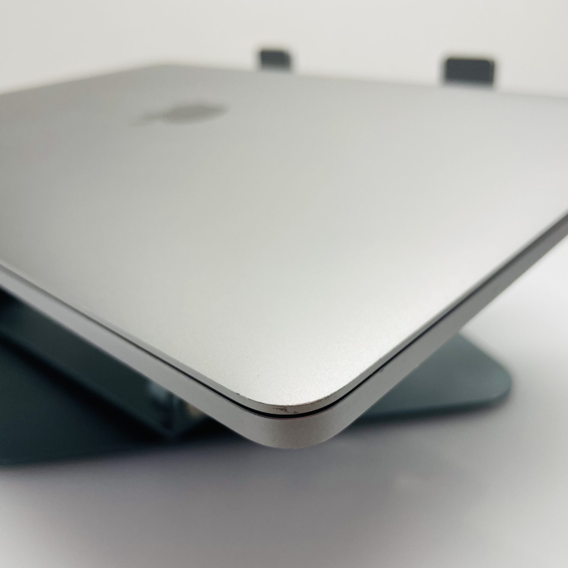 Apple MacBook Pro “M1” 13-inch 8 CPU/8 GPU (2020) 16GB RAM 256GB