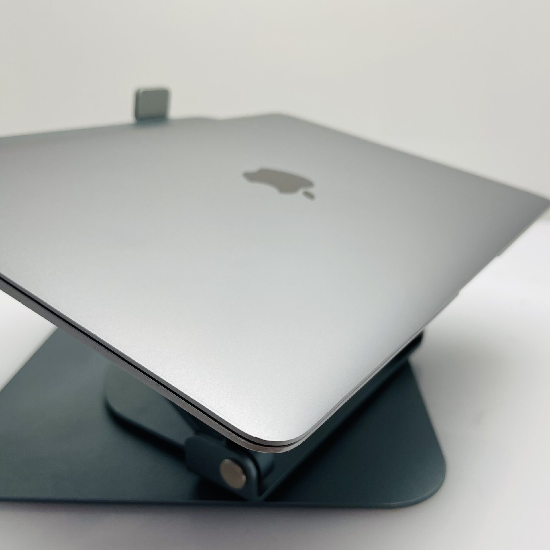 Apple MacBook Retina 12-Inch “Core M” 1.2GHz (Early 2015) 8GB RAM