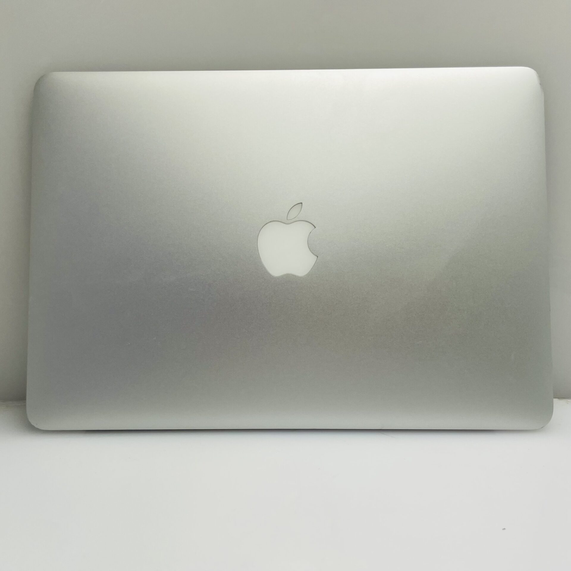 Apple MacBook Air 13-inch “Core i5” 1.7 GHz (Mid-2011) 8GB RAM 128GB SSD Silver - Minor Bright Spots - Image 5