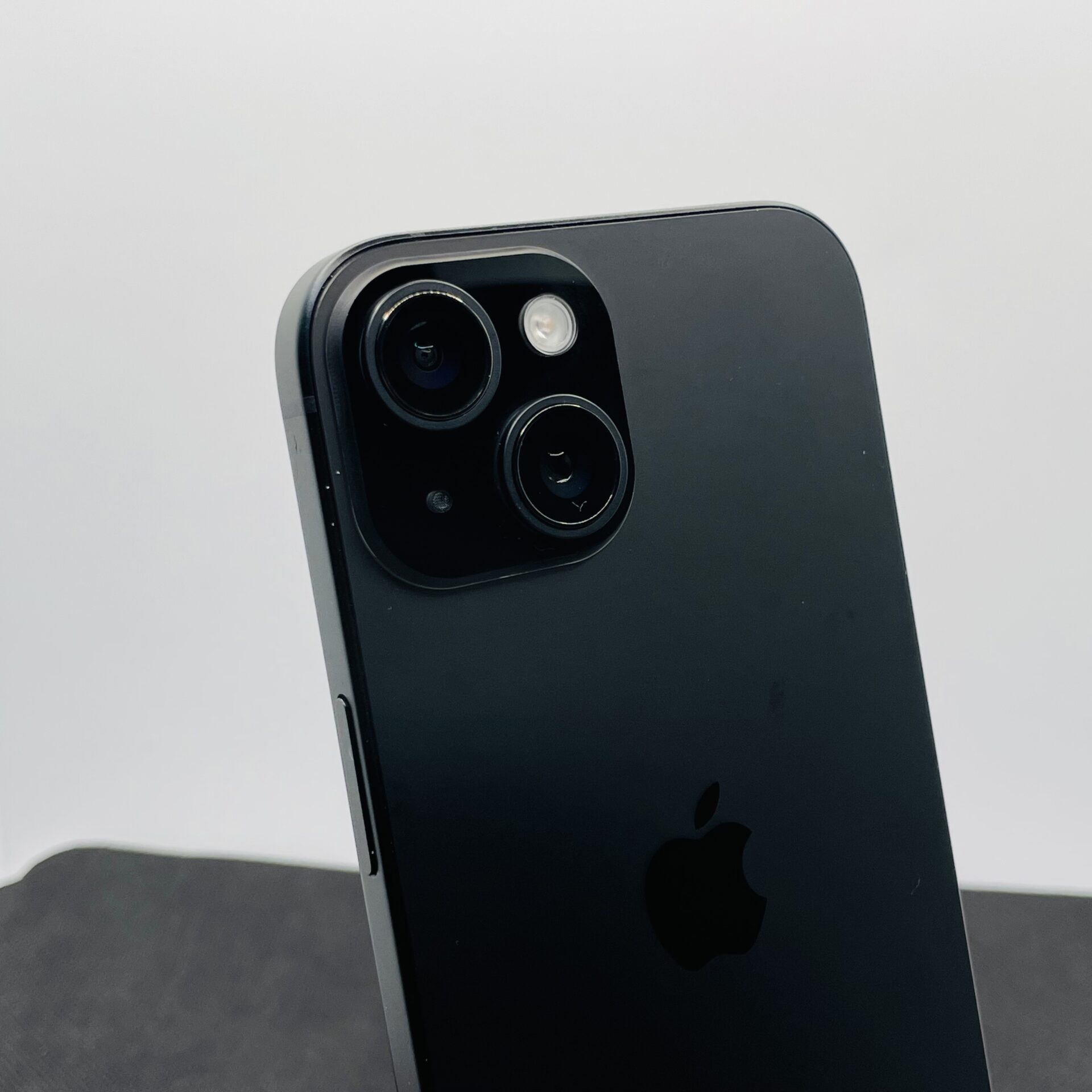 Apple iPhone 15 128GB Black - (Grade B) - Image 11