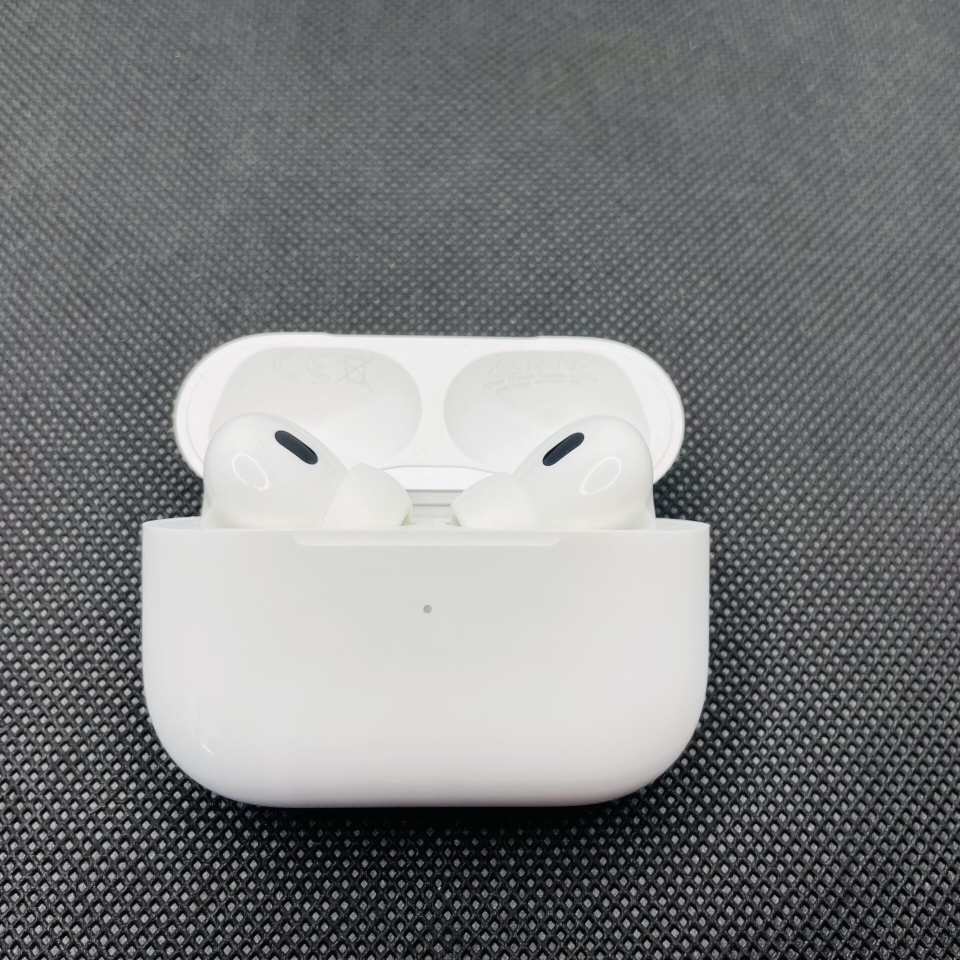 Apple AirPods Pro 2nd Gen White - Image 2